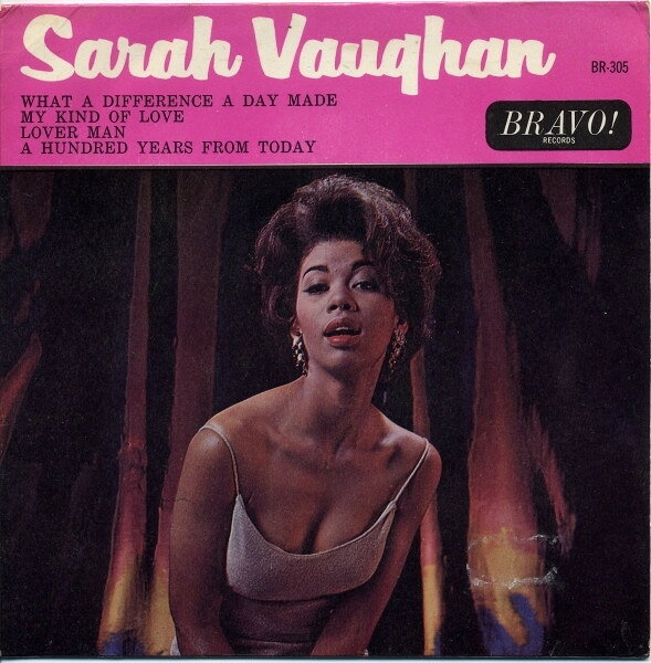 ・アーティスト Sarah Vaughan ・タイトル Sarah Vaughan ・レーベル・型番 BRAVO! BR305 ・フォーマット 7インチレコード ・コンディション(盤) 良い (VG+) ・コンディション(ジャケット) 良い (VG+) ・コンディション(帯) オビなし ・特記事項 【カバーにリングウェア】【カバー変色】【カバー折れ/しわ】 サンプル画像です。実際の商品の画像ではありません 商品写真はバーコード/カタログ番号に対応したサンプル画像ですので、お送りする商品の画像ではありません。帯やライナーなどの付属品は、特記事項に記載されている場合のみ含まれます。プロモやカラーレコードなどの仕様についても、該当する場合のみ特記事項に記載しています。 【ご購入前に必ずご確認ください】 ・本店サイト(www.recordcity.jp)とは価格、送料が違います ・本店サイト、その他支店のオーダーとは同梱発送できません ・注文確定後に別の注文を頂いた場合、注文同士の同梱は致しかねます。 ・別倉庫から発送しているため、店頭受け渡しは対応しておりません ・一部商品は他の通販サイトでも販売しているため、ご注文のタイミングによっては商品のご用意ができない場合がございます。 ・土日祝日はお休みです 金曜・祝前日9時以降のご連絡またはご入金は、返答または発送が週明け・祝日明けに順次対応となります。 ・ご購入後のキャンセル不可 ご購入後のキャンセルはいかなる理由においてもお受けできません。ご了承の上、ご購入くださいませ。 ・日本郵便(ゆうパック/ゆうメール)によるお届けになります。 ・中古品であることをご理解ください 当ストアでは中古商品を主に販売しております。中古品であることをご理解の上ご購入ください。また、一部商品はRecordCityオンラインストアで試聴可能です。 ・返品について お客様のご都合による返品は一切承っておりません。 表記の内容と実際の商品に相違がある場合、また針飛び等で返品・返金をご希望される場合は、商品の到着後1週間以内にご連絡ください。商品の返送をこちらで確認後、キャンセル・返金を行います。 コンディションVG以下の商品は返品できません。プレイに影響のない表面のこすれ傷、プレス起因のノイズ盤は返品の対象外です。 【コンディション表記】 ・ほぼ新品(M-)(Like New) 完全な新品。未使用。当店ではほぼ使用しません ・非常に良い(EX)(Excellent) 中古盤として美品な状態。わずかな経年を感じるものの傷みを感じさせない、当店基準で最高の状態 ・良い(VG+)(Very Good Plus) 丁寧に扱われた中古品で、軽い使用感がみられる。 ・可(VG)(Acceptable) 使い込まれた中古品で、「良い」よりもさらに使用感がみられる。 ・悪い(VG-)(Bad) 状態が悪いアイテム。使用の保障はなく、再生不可、針飛び、目立つノイズがあるかもしれない。状態によるクレーム不可。返品不可。 ・非常に悪い(G)(Very Bad) 「悪い」よりさらに状態が悪いアイテム。使用の保障はなく、再生不可、針飛び、目立つノイズがあるかもしれない。状態によるクレーム不可。返品不可。 ・ジャンク(Fair)(Junk/Fair) 割れている、反っている、水ダメージがある、カビ、ジャケットが分離している、ひどい書き込み、ひどい擦れなど最低の状態。使用の保障はなく、再生不可、針飛び、目立つノイズがあるかもしれない。状態によるクレーム不可。返品不可。 ・ジャンク(Poor)(Junk/Poor) 割れている、反っている、水ダメージがある、カビ、ジャケットが分離している、ひどい書き込み、ひどい擦れなど最低の状態。使用の保障はなく、再生不可、針飛び、目立つノイズがあるかもしれない。状態によるクレーム不可。返品不可。