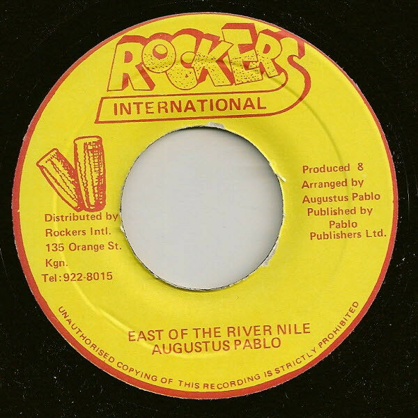 ・アーティスト Augustus Pablo ・タイトル East Of The River Nile ・レーベル・型番 Rockers International NONE ・フォーマット 7インチレコード ・コンディション(盤) 非常に良い(EX) ・コンディション(ジャケット) ・コンディション(帯) オビなし ・特記事項 サンプル画像です。実際の商品の画像ではありません 商品写真はバーコード/カタログ番号に対応したサンプル画像ですので、お送りする商品の画像ではありません。帯やライナーなどの付属品は、特記事項に記載されている場合のみ含まれます。プロモやカラーレコードなどの仕様についても、該当する場合のみ特記事項に記載しています。 【ご購入前に必ずご確認ください】 ・本店サイト(www.recordcity.jp)とは価格、送料が違います ・本店サイト、その他支店のオーダーとは同梱発送できません ・注文確定後に別の注文を頂いた場合、注文同士の同梱は致しかねます。 ・別倉庫から発送しているため、店頭受け渡しは対応しておりません ・一部商品は他の通販サイトでも販売しているため、ご注文のタイミングによっては商品のご用意ができない場合がございます。 ・土日祝日はお休みです 金曜・祝前日9時以降のご連絡またはご入金は、返答または発送が週明け・祝日明けに順次対応となります。 ・ご購入後のキャンセル不可 ご購入後のキャンセルはいかなる理由においてもお受けできません。ご了承の上、ご購入くださいませ。 ・日本郵便(ゆうパック/ゆうメール)によるお届けになります。 ・中古品であることをご理解ください 当ストアでは中古商品を主に販売しております。中古品であることをご理解の上ご購入ください。また、一部商品はRecordCityオンラインストアで試聴可能です。 ・返品について お客様のご都合による返品は一切承っておりません。 表記の内容と実際の商品に相違がある場合、また針飛び等で返品・返金をご希望される場合は、商品の到着後1週間以内にご連絡ください。商品の返送をこちらで確認後、キャンセル・返金を行います。 コンディションVG以下の商品は返品できません。プレイに影響のない表面のこすれ傷、プレス起因のノイズ盤は返品の対象外です。 【コンディション表記】 ・ほぼ新品(M-)(Like New) 完全な新品。未使用。当店ではほぼ使用しません ・非常に良い(EX)(Excellent) 中古盤として美品な状態。わずかな経年を感じるものの傷みを感じさせない、当店基準で最高の状態 ・良い(VG+)(Very Good Plus) 丁寧に扱われた中古品で、軽い使用感がみられる。 ・可(VG)(Acceptable) 使い込まれた中古品で、「良い」よりもさらに使用感がみられる。 ・悪い(VG-)(Bad) 状態が悪いアイテム。使用の保障はなく、再生不可、針飛び、目立つノイズがあるかもしれない。状態によるクレーム不可。返品不可。 ・非常に悪い(G)(Very Bad) 「悪い」よりさらに状態が悪いアイテム。使用の保障はなく、再生不可、針飛び、目立つノイズがあるかもしれない。状態によるクレーム不可。返品不可。 ・ジャンク(Fair)(Junk/Fair) 割れている、反っている、水ダメージがある、カビ、ジャケットが分離している、ひどい書き込み、ひどい擦れなど最低の状態。使用の保障はなく、再生不可、針飛び、目立つノイズがあるかもしれない。状態によるクレーム不可。返品不可。 ・ジャンク(Poor)(Junk/Poor) 割れている、反っている、水ダメージがある、カビ、ジャケットが分離している、ひどい書き込み、ひどい擦れなど最低の状態。使用の保障はなく、再生不可、針飛び、目立つノイズがあるかもしれない。状態によるクレーム不可。返品不可。