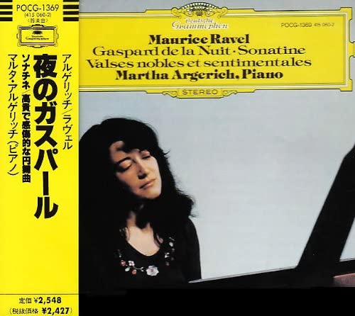 ・アーティスト アルゲリッチ(マルタ); ラヴェル ・タイトル ラヴェル:夜のガスパール ・レーベル・型番 ・フォーマット CD ・コンディション(盤) 良い (VG+) ・コンディション(ジャケット) ・コンディション(帯) オビなし ・特記事項 【ソフトケース入り（プラケースなし）】 サンプル画像です。実際の商品の画像ではありません 商品写真はバーコード/カタログ番号に対応したサンプル画像ですので、お送りする商品の画像ではありません。帯やライナーなどの付属品は、特記事項に記載されている場合のみ含まれます。プロモやカラーレコードなどの仕様についても、該当する場合のみ特記事項に記載しています。 【ご購入前に必ずご確認ください】 ・本店サイト(www.recordcity.jp)とは価格、送料が違います ・本店サイト、その他支店のオーダーとは同梱発送できません ・注文確定後に別の注文を頂いた場合、注文同士の同梱は致しかねます。 ・別倉庫から発送しているため、店頭受け渡しは対応しておりません ・一部商品は他の通販サイトでも販売しているため、ご注文のタイミングによっては商品のご用意ができない場合がございます。 ・土日祝日はお休みです 金曜・祝前日9時以降のご連絡またはご入金は、返答または発送が週明け・祝日明けに順次対応となります。 ・ご購入後のキャンセル不可 ご購入後のキャンセルはいかなる理由においてもお受けできません。ご了承の上、ご購入くださいませ。 ・日本郵便(ゆうパック/ゆうメール)によるお届けになります。 ・中古品であることをご理解ください 当ストアでは中古商品を主に販売しております。中古品であることをご理解の上ご購入ください。また、一部商品はRecordCityオンラインストアで試聴可能です。 ・返品について お客様のご都合による返品は一切承っておりません。 表記の内容と実際の商品に相違がある場合、また針飛び等で返品・返金をご希望される場合は、商品の到着後1週間以内にご連絡ください。商品の返送をこちらで確認後、キャンセル・返金を行います。 コンディションVG以下の商品は返品できません。プレイに影響のない表面のこすれ傷、プレス起因のノイズ盤は返品の対象外です。 【コンディション表記】 ・ほぼ新品(M-)(Like New) 完全な新品。未使用。当店ではほぼ使用しません ・非常に良い(EX)(Excellent) 中古盤として美品な状態。わずかな経年を感じるものの傷みを感じさせない、当店基準で最高の状態 ・良い(VG+)(Very Good Plus) 丁寧に扱われた中古品で、軽い使用感がみられる。 ・可(VG)(Acceptable) 使い込まれた中古品で、「良い」よりもさらに使用感がみられる。 ・悪い(VG-)(Bad) 状態が悪いアイテム。使用の保障はなく、再生不可、針飛び、目立つノイズがあるかもしれない。状態によるクレーム不可。返品不可。 ・非常に悪い(G)(Very Bad) 「悪い」よりさらに状態が悪いアイテム。使用の保障はなく、再生不可、針飛び、目立つノイズがあるかもしれない。状態によるクレーム不可。返品不可。 ・ジャンク(Fair)(Junk/Fair) 割れている、反っている、水ダメージがある、カビ、ジャケットが分離している、ひどい書き込み、ひどい擦れなど最低の状態。使用の保障はなく、再生不可、針飛び、目立つノイズがあるかもしれない。状態によるクレーム不可。返品不可。 ・ジャンク(Poor)(Junk/Poor) 割れている、反っている、水ダメージがある、カビ、ジャケットが分離している、ひどい書き込み、ひどい擦れなど最低の状態。使用の保障はなく、再生不可、針飛び、目立つノイズがあるかもしれない。状態によるクレーム不可。返品不可。