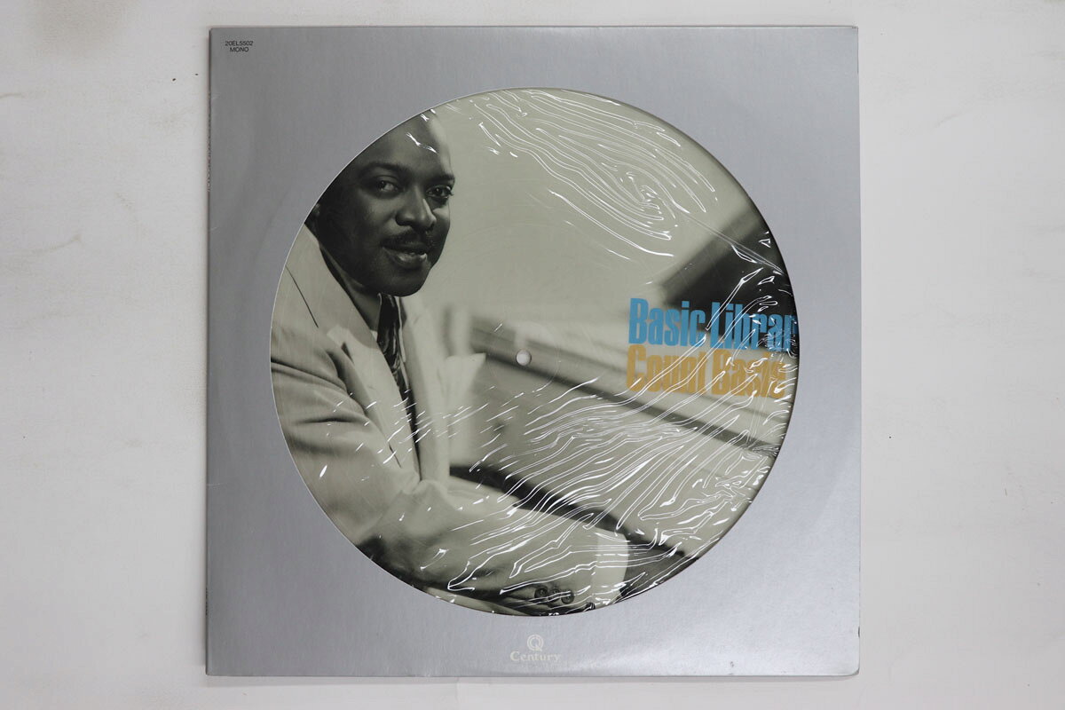 ・アーティスト Count Basie ・タイトル Basic Library ・レーベル・型番 CENTURY 20EL5502 ・フォーマット LPレコード ・コンディション(盤) 良い (VG+) ・コンディション(ジャケット) 良い (VG+) ・コンディション(帯) オビなし ・特記事項 【ピクチャーディスク】 実際に発送される商品の画像です 【ご購入前に必ずご確認ください】 ・本店サイト(www.recordcity.jp)とは価格、送料が違います ・本店サイト、その他支店のオーダーとは同梱発送できません ・注文確定後に別の注文を頂いた場合、注文同士の同梱は致しかねます。 ・別倉庫から発送しているため、店頭受け渡しは対応しておりません ・一部商品は他の通販サイトでも販売しているため、ご注文のタイミングによっては商品のご用意ができない場合がございます。 ・土日祝日はお休みです 金曜・祝前日9時以降のご連絡またはご入金は、返答または発送が週明け・祝日明けに順次対応となります。 ・ご購入後のキャンセル不可 ご購入後のキャンセルはいかなる理由においてもお受けできません。ご了承の上、ご購入くださいませ。 ・日本郵便(ゆうパック/ゆうメール)によるお届けになります。 ・中古品であることをご理解ください 当ストアでは中古商品を主に販売しております。中古品であることをご理解の上ご購入ください。また、一部商品はRecordCityオンラインストアで試聴可能です。 ・返品について お客様のご都合による返品は一切承っておりません。 表記の内容と実際の商品に相違がある場合、また針飛び等で返品・返金をご希望される場合は、商品の到着後1週間以内にご連絡ください。商品の返送をこちらで確認後、キャンセル・返金を行います。 コンディションVG以下の商品は返品できません。プレイに影響のない表面のこすれ傷、プレス起因のノイズ盤は返品の対象外です。 【コンディション表記】 ・ほぼ新品(M-)(Like New) 完全な新品。未使用。当店ではほぼ使用しません ・非常に良い(EX)(Excellent) 中古盤として美品な状態。わずかな経年を感じるものの傷みを感じさせない、当店基準で最高の状態 ・良い(VG+)(Very Good Plus) 丁寧に扱われた中古品で、軽い使用感がみられる。 ・可(VG)(Acceptable) 使い込まれた中古品で、「良い」よりもさらに使用感がみられる。 ・悪い(VG-)(Bad) 状態が悪いアイテム。使用の保障はなく、再生不可、針飛び、目立つノイズがあるかもしれない。状態によるクレーム不可。返品不可。 ・非常に悪い(G)(Very Bad) 「悪い」よりさらに状態が悪いアイテム。使用の保障はなく、再生不可、針飛び、目立つノイズがあるかもしれない。状態によるクレーム不可。返品不可。 ・ジャンク(Fair)(Junk/Fair) 割れている、反っている、水ダメージがある、カビ、ジャケットが分離している、ひどい書き込み、ひどい擦れなど最低の状態。使用の保障はなく、再生不可、針飛び、目立つノイズがあるかもしれない。状態によるクレーム不可。返品不可。 ・ジャンク(Poor)(Junk/Poor) 割れている、反っている、水ダメージがある、カビ、ジャケットが分離している、ひどい書き込み、ひどい擦れなど最低の状態。使用の保障はなく、再生不可、針飛び、目立つノイズがあるかもしれない。状態によるクレーム不可。返品不可。
