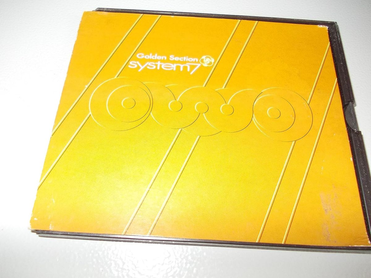 ・アーティスト System 7 ・タイトル Golden Section ・レーベル・型番 ・フォーマット CD ・コンディション(盤) 良い (VG+) ・コンディション(ジャケット) ・コンディション(帯) オビなし ・特記事項 【デジパック】【カバー汚れ】 サンプル画像です。実際の商品の画像ではありません 商品写真はバーコード/カタログ番号に対応したサンプル画像ですので、お送りする商品の画像ではありません。帯やライナーなどの付属品は、特記事項に記載されている場合のみ含まれます。プロモやカラーレコードなどの仕様についても、該当する場合のみ特記事項に記載しています。 【ご購入前に必ずご確認ください】 ・本店サイト(www.recordcity.jp)とは価格、送料が違います ・本店サイト、その他支店のオーダーとは同梱発送できません ・注文確定後に別の注文を頂いた場合、注文同士の同梱は致しかねます。 ・別倉庫から発送しているため、店頭受け渡しは対応しておりません ・一部商品は他の通販サイトでも販売しているため、ご注文のタイミングによっては商品のご用意ができない場合がございます。 ・土日祝日はお休みです 金曜・祝前日9時以降のご連絡またはご入金は、返答または発送が週明け・祝日明けに順次対応となります。 ・ご購入後のキャンセル不可 ご購入後のキャンセルはいかなる理由においてもお受けできません。ご了承の上、ご購入くださいませ。 ・日本郵便(ゆうパック/ゆうメール)によるお届けになります。 ・中古品であることをご理解ください 当ストアでは中古商品を主に販売しております。中古品であることをご理解の上ご購入ください。また、一部商品はRecordCityオンラインストアで試聴可能です。 ・返品について お客様のご都合による返品は一切承っておりません。 表記の内容と実際の商品に相違がある場合、また針飛び等で返品・返金をご希望される場合は、商品の到着後1週間以内にご連絡ください。商品の返送をこちらで確認後、キャンセル・返金を行います。 コンディションVG以下の商品は返品できません。プレイに影響のない表面のこすれ傷、プレス起因のノイズ盤は返品の対象外です。 【コンディション表記】 ・ほぼ新品(M-)(Like New) 完全な新品。未使用。当店ではほぼ使用しません ・非常に良い(EX)(Excellent) 中古盤として美品な状態。わずかな経年を感じるものの傷みを感じさせない、当店基準で最高の状態 ・良い(VG+)(Very Good Plus) 丁寧に扱われた中古品で、軽い使用感がみられる。 ・可(VG)(Acceptable) 使い込まれた中古品で、「良い」よりもさらに使用感がみられる。 ・悪い(VG-)(Bad) 状態が悪いアイテム。使用の保障はなく、再生不可、針飛び、目立つノイズがあるかもしれない。状態によるクレーム不可。返品不可。 ・非常に悪い(G)(Very Bad) 「悪い」よりさらに状態が悪いアイテム。使用の保障はなく、再生不可、針飛び、目立つノイズがあるかもしれない。状態によるクレーム不可。返品不可。 ・ジャンク(Fair)(Junk/Fair) 割れている、反っている、水ダメージがある、カビ、ジャケットが分離している、ひどい書き込み、ひどい擦れなど最低の状態。使用の保障はなく、再生不可、針飛び、目立つノイズがあるかもしれない。状態によるクレーム不可。返品不可。 ・ジャンク(Poor)(Junk/Poor) 割れている、反っている、水ダメージがある、カビ、ジャケットが分離している、ひどい書き込み、ひどい擦れなど最低の状態。使用の保障はなく、再生不可、針飛び、目立つノイズがあるかもしれない。状態によるクレーム不可。返品不可。