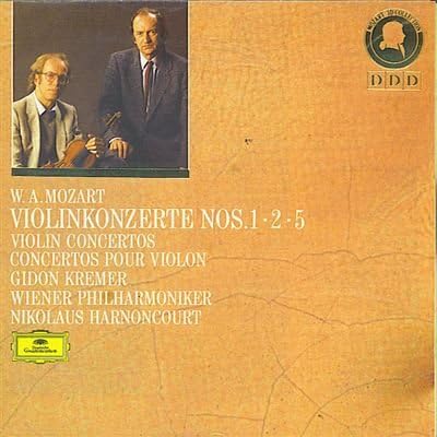 ・アーティスト Mozart, Kremer, Harnoncourt; Vpo ・タイトル Violin Concerti 1 & 2 ・レーベル・型番 ・フォーマット CD ・コンディション(盤) 良い (VG+) ・コンディション(ジャケット) ・コンディション(帯) オビなし ・特記事項 【ケース変色】 サンプル画像です。実際の商品の画像ではありません 商品写真はバーコード/カタログ番号に対応したサンプル画像ですので、お送りする商品の画像ではありません。帯やライナーなどの付属品は、特記事項に記載されている場合のみ含まれます。プロモやカラーレコードなどの仕様についても、該当する場合のみ特記事項に記載しています。 【ご購入前に必ずご確認ください】 ・本店サイト(www.recordcity.jp)とは価格、送料が違います ・本店サイト、その他支店のオーダーとは同梱発送できません ・注文確定後に別の注文を頂いた場合、注文同士の同梱は致しかねます。 ・別倉庫から発送しているため、店頭受け渡しは対応しておりません ・一部商品は他の通販サイトでも販売しているため、ご注文のタイミングによっては商品のご用意ができない場合がございます。 ・土日祝日はお休みです 金曜・祝前日9時以降のご連絡またはご入金は、返答または発送が週明け・祝日明けに順次対応となります。 ・ご購入後のキャンセル不可 ご購入後のキャンセルはいかなる理由においてもお受けできません。ご了承の上、ご購入くださいませ。 ・日本郵便(ゆうパック/ゆうメール)によるお届けになります。 ・中古品であることをご理解ください 当ストアでは中古商品を主に販売しております。中古品であることをご理解の上ご購入ください。また、一部商品はRecordCityオンラインストアで試聴可能です。 ・返品について お客様のご都合による返品は一切承っておりません。 表記の内容と実際の商品に相違がある場合、また針飛び等で返品・返金をご希望される場合は、商品の到着後1週間以内にご連絡ください。商品の返送をこちらで確認後、キャンセル・返金を行います。 コンディションVG以下の商品は返品できません。プレイに影響のない表面のこすれ傷、プレス起因のノイズ盤は返品の対象外です。 【コンディション表記】 ・ほぼ新品(M-)(Like New) 完全な新品。未使用。当店ではほぼ使用しません ・非常に良い(EX)(Excellent) 中古盤として美品な状態。わずかな経年を感じるものの傷みを感じさせない、当店基準で最高の状態 ・良い(VG+)(Very Good Plus) 丁寧に扱われた中古品で、軽い使用感がみられる。 ・可(VG)(Acceptable) 使い込まれた中古品で、「良い」よりもさらに使用感がみられる。 ・悪い(VG-)(Bad) 状態が悪いアイテム。使用の保障はなく、再生不可、針飛び、目立つノイズがあるかもしれない。状態によるクレーム不可。返品不可。 ・非常に悪い(G)(Very Bad) 「悪い」よりさらに状態が悪いアイテム。使用の保障はなく、再生不可、針飛び、目立つノイズがあるかもしれない。状態によるクレーム不可。返品不可。 ・ジャンク(Fair)(Junk/Fair) 割れている、反っている、水ダメージがある、カビ、ジャケットが分離している、ひどい書き込み、ひどい擦れなど最低の状態。使用の保障はなく、再生不可、針飛び、目立つノイズがあるかもしれない。状態によるクレーム不可。返品不可。 ・ジャンク(Poor)(Junk/Poor) 割れている、反っている、水ダメージがある、カビ、ジャケットが分離している、ひどい書き込み、ひどい擦れなど最低の状態。使用の保障はなく、再生不可、針飛び、目立つノイズがあるかもしれない。状態によるクレーム不可。返品不可。