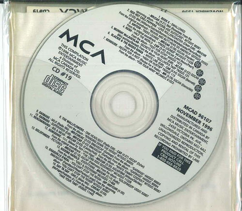 ・アーティスト Various ・タイトル Mca Music Entertainment Radio Compilation November 1996 ・レーベル・型番 MCA RECORDS CANADA MCAD96107 ・フォーマット CD ・コンディション(盤) 良い (VG+) ・コンディション(ジャケット) カバーなし ・コンディション(帯) オビなし ・特記事項 【プロモ盤】 【Promotion Only】【ソフトケース入り（プラケースなし）】 サンプル画像です。実際の商品の画像ではありません 商品写真はバーコード/カタログ番号に対応したサンプル画像ですので、お送りする商品の画像ではありません。帯やライナーなどの付属品は、特記事項に記載されている場合のみ含まれます。プロモやカラーレコードなどの仕様についても、該当する場合のみ特記事項に記載しています。 【ご購入前に必ずご確認ください】 ・本店サイト(www.recordcity.jp)とは価格、送料が違います ・本店サイト、その他支店のオーダーとは同梱発送できません ・注文確定後に別の注文を頂いた場合、注文同士の同梱は致しかねます。 ・別倉庫から発送しているため、店頭受け渡しは対応しておりません ・一部商品は他の通販サイトでも販売しているため、ご注文のタイミングによっては商品のご用意ができない場合がございます。 ・土日祝日はお休みです 金曜・祝前日9時以降のご連絡またはご入金は、返答または発送が週明け・祝日明けに順次対応となります。 ・ご購入後のキャンセル不可 ご購入後のキャンセルはいかなる理由においてもお受けできません。ご了承の上、ご購入くださいませ。 ・日本郵便(ゆうパック/ゆうメール)によるお届けになります。 ・中古品であることをご理解ください 当ストアでは中古商品を主に販売しております。中古品であることをご理解の上ご購入ください。また、一部商品はRecordCityオンラインストアで試聴可能です。 ・返品について お客様のご都合による返品は一切承っておりません。 表記の内容と実際の商品に相違がある場合、また針飛び等で返品・返金をご希望される場合は、商品の到着後1週間以内にご連絡ください。商品の返送をこちらで確認後、キャンセル・返金を行います。 コンディションVG以下の商品は返品できません。プレイに影響のない表面のこすれ傷、プレス起因のノイズ盤は返品の対象外です。 【コンディション表記】 ・ほぼ新品(M-)(Like New) 完全な新品。未使用。当店ではほぼ使用しません ・非常に良い(EX)(Excellent) 中古盤として美品な状態。わずかな経年を感じるものの傷みを感じさせない、当店基準で最高の状態 ・良い(VG+)(Very Good Plus) 丁寧に扱われた中古品で、軽い使用感がみられる。 ・可(VG)(Acceptable) 使い込まれた中古品で、「良い」よりもさらに使用感がみられる。 ・悪い(VG-)(Bad) 状態が悪いアイテム。使用の保障はなく、再生不可、針飛び、目立つノイズがあるかもしれない。状態によるクレーム不可。返品不可。 ・非常に悪い(G)(Very Bad) 「悪い」よりさらに状態が悪いアイテム。使用の保障はなく、再生不可、針飛び、目立つノイズがあるかもしれない。状態によるクレーム不可。返品不可。 ・ジャンク(Fair)(Junk/Fair) 割れている、反っている、水ダメージがある、カビ、ジャケットが分離している、ひどい書き込み、ひどい擦れなど最低の状態。使用の保障はなく、再生不可、針飛び、目立つノイズがあるかもしれない。状態によるクレーム不可。返品不可。 ・ジャンク(Poor)(Junk/Poor) 割れている、反っている、水ダメージがある、カビ、ジャケットが分離している、ひどい書き込み、ひどい擦れなど最低の状態。使用の保障はなく、再生不可、針飛び、目立つノイズがあるかもしれない。状態によるクレーム不可。返品不可。