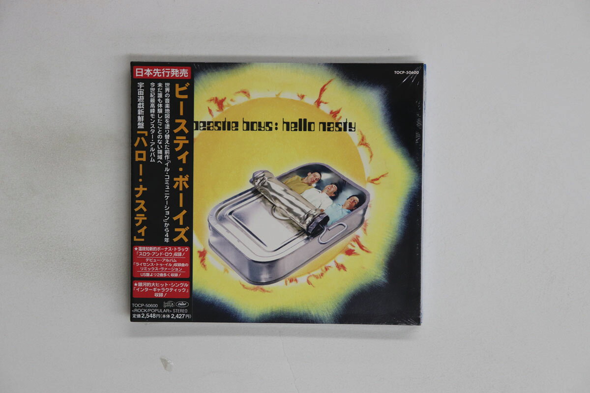 ・アーティスト ビースティ・ボーイズ ・タイトル ハロー・ナスティ ・レーベル・型番 CAPITOL TOCP50600 ・フォーマット CD ・コンディション(盤) ほぼ新品 (M-) ・コンディション(ジャケット) ほぼ新品 (M-) ・コンディション(帯) ほぼ新品 (M-) ・特記事項 【未開封】 実際に発送される商品の画像です 【ご購入前に必ずご確認ください】 ・本店サイト(www.recordcity.jp)とは価格、送料が違います ・本店サイト、その他支店のオーダーとは同梱発送できません ・注文確定後に別の注文を頂いた場合、注文同士の同梱は致しかねます。 ・別倉庫から発送しているため、店頭受け渡しは対応しておりません ・一部商品は他の通販サイトでも販売しているため、ご注文のタイミングによっては商品のご用意ができない場合がございます。 ・土日祝日はお休みです 金曜・祝前日9時以降のご連絡またはご入金は、返答または発送が週明け・祝日明けに順次対応となります。 ・ご購入後のキャンセル不可 ご購入後のキャンセルはいかなる理由においてもお受けできません。ご了承の上、ご購入くださいませ。 ・日本郵便(ゆうパック/ゆうメール)によるお届けになります。 ・中古品であることをご理解ください 当ストアでは中古商品を主に販売しております。中古品であることをご理解の上ご購入ください。また、一部商品はRecordCityオンラインストアで試聴可能です。 ・返品について お客様のご都合による返品は一切承っておりません。 表記の内容と実際の商品に相違がある場合、また針飛び等で返品・返金をご希望される場合は、商品の到着後1週間以内にご連絡ください。商品の返送をこちらで確認後、キャンセル・返金を行います。 コンディションVG以下の商品は返品できません。プレイに影響のない表面のこすれ傷、プレス起因のノイズ盤は返品の対象外です。 【コンディション表記】 ・ほぼ新品(M-)(Like New) 完全な新品。未使用。当店ではほぼ使用しません ・非常に良い(EX)(Excellent) 中古盤として美品な状態。わずかな経年を感じるものの傷みを感じさせない、当店基準で最高の状態 ・良い(VG+)(Very Good Plus) 丁寧に扱われた中古品で、軽い使用感がみられる。 ・可(VG)(Acceptable) 使い込まれた中古品で、「良い」よりもさらに使用感がみられる。 ・悪い(VG-)(Bad) 状態が悪いアイテム。使用の保障はなく、再生不可、針飛び、目立つノイズがあるかもしれない。状態によるクレーム不可。返品不可。 ・非常に悪い(G)(Very Bad) 「悪い」よりさらに状態が悪いアイテム。使用の保障はなく、再生不可、針飛び、目立つノイズがあるかもしれない。状態によるクレーム不可。返品不可。 ・ジャンク(Fair)(Junk/Fair) 割れている、反っている、水ダメージがある、カビ、ジャケットが分離している、ひどい書き込み、ひどい擦れなど最低の状態。使用の保障はなく、再生不可、針飛び、目立つノイズがあるかもしれない。状態によるクレーム不可。返品不可。 ・ジャンク(Poor)(Junk/Poor) 割れている、反っている、水ダメージがある、カビ、ジャケットが分離している、ひどい書き込み、ひどい擦れなど最低の状態。使用の保障はなく、再生不可、針飛び、目立つノイズがあるかもしれない。状態によるクレーム不可。返品不可。