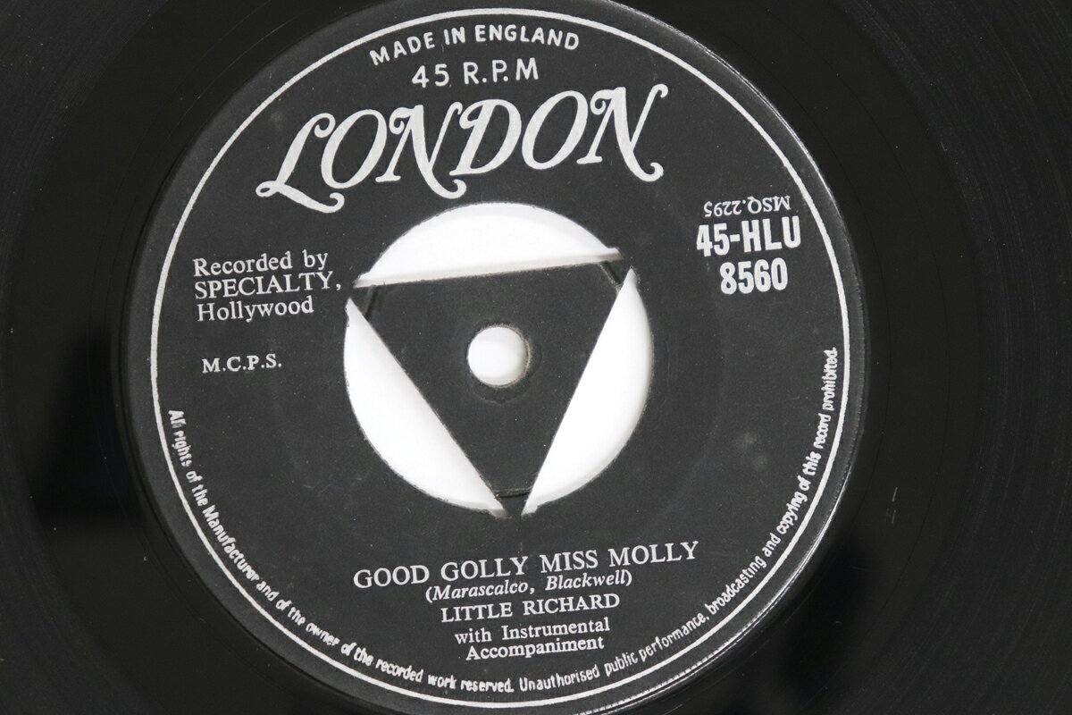 ・アーティスト Little Richard ・タイトル Good Golly Miss Molly / Hey-Hey-Hey-Hey ・レーベル・型番 London Records 45HLU8560 ・フォーマット 7インチレコード ・コンディション(盤) 良い (VG+) ・コンディション(ジャケット) プレインカバー（元ジャケット／カバー無し） ・コンディション(帯) オビなし ・特記事項 【盤に短いヘアライン】【SEW】 実際に発送される商品の画像です 【ご購入前に必ずご確認ください】 ・本店サイト(www.recordcity.jp)とは価格、送料が違います ・本店サイト、その他支店のオーダーとは同梱発送できません ・注文確定後に別の注文を頂いた場合、注文同士の同梱は致しかねます。 ・別倉庫から発送しているため、店頭受け渡しは対応しておりません ・一部商品は他の通販サイトでも販売しているため、ご注文のタイミングによっては商品のご用意ができない場合がございます。 ・土日祝日はお休みです 金曜・祝前日9時以降のご連絡またはご入金は、返答または発送が週明け・祝日明けに順次対応となります。 ・ご購入後のキャンセル不可 ご購入後のキャンセルはいかなる理由においてもお受けできません。ご了承の上、ご購入くださいませ。 ・日本郵便(ゆうパック/ゆうメール)によるお届けになります。 ・中古品であることをご理解ください 当ストアでは中古商品を主に販売しております。中古品であることをご理解の上ご購入ください。また、一部商品はRecordCityオンラインストアで試聴可能です。 ・返品について お客様のご都合による返品は一切承っておりません。 表記の内容と実際の商品に相違がある場合、また針飛び等で返品・返金をご希望される場合は、商品の到着後1週間以内にご連絡ください。商品の返送をこちらで確認後、キャンセル・返金を行います。 コンディションVG以下の商品は返品できません。プレイに影響のない表面のこすれ傷、プレス起因のノイズ盤は返品の対象外です。 【コンディション表記】 ・ほぼ新品(M-)(Like New) 完全な新品。未使用。当店ではほぼ使用しません ・非常に良い(EX)(Excellent) 中古盤として美品な状態。わずかな経年を感じるものの傷みを感じさせない、当店基準で最高の状態 ・良い(VG+)(Very Good Plus) 丁寧に扱われた中古品で、軽い使用感がみられる。 ・可(VG)(Acceptable) 使い込まれた中古品で、「良い」よりもさらに使用感がみられる。 ・悪い(VG-)(Bad) 状態が悪いアイテム。使用の保障はなく、再生不可、針飛び、目立つノイズがあるかもしれない。状態によるクレーム不可。返品不可。 ・非常に悪い(G)(Very Bad) 「悪い」よりさらに状態が悪いアイテム。使用の保障はなく、再生不可、針飛び、目立つノイズがあるかもしれない。状態によるクレーム不可。返品不可。 ・ジャンク(Fair)(Junk/Fair) 割れている、反っている、水ダメージがある、カビ、ジャケットが分離している、ひどい書き込み、ひどい擦れなど最低の状態。使用の保障はなく、再生不可、針飛び、目立つノイズがあるかもしれない。状態によるクレーム不可。返品不可。 ・ジャンク(Poor)(Junk/Poor) 割れている、反っている、水ダメージがある、カビ、ジャケットが分離している、ひどい書き込み、ひどい擦れなど最低の状態。使用の保障はなく、再生不可、針飛び、目立つノイズがあるかもしれない。状態によるクレーム不可。返品不可。