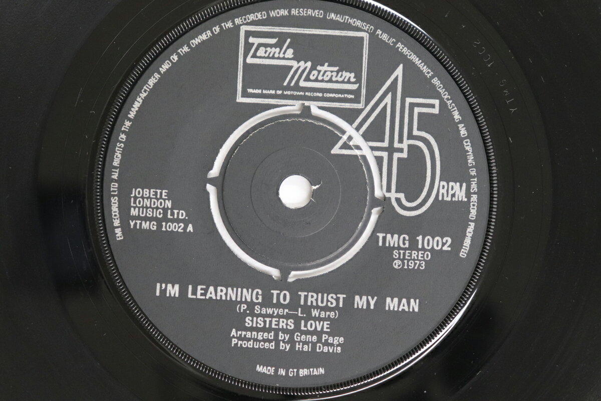 ・アーティスト Sisters Love ・タイトル I'm Learning To Trust My Man / Try It, You'll Like It ・レーベル・型番 TAMLA MOTOWN TMG1002 ・フォーマット 7インチレコード ・コンディション(盤) 良い (VG+) ・コンディション(ジャケット) プレインカバー（元ジャケット／カバー無し） ・コンディション(帯) オビなし ・特記事項 【盤に小さいキズ】 実際に発送される商品の画像です 【ご購入前に必ずご確認ください】 ・本店サイト(www.recordcity.jp)とは価格、送料が違います ・本店サイト、その他支店のオーダーとは同梱発送できません ・注文確定後に別の注文を頂いた場合、注文同士の同梱は致しかねます。 ・別倉庫から発送しているため、店頭受け渡しは対応しておりません ・一部商品は他の通販サイトでも販売しているため、ご注文のタイミングによっては商品のご用意ができない場合がございます。 ・土日祝日はお休みです 金曜・祝前日9時以降のご連絡またはご入金は、返答または発送が週明け・祝日明けに順次対応となります。 ・ご購入後のキャンセル不可 ご購入後のキャンセルはいかなる理由においてもお受けできません。ご了承の上、ご購入くださいませ。 ・日本郵便(ゆうパック/ゆうメール)によるお届けになります。 ・中古品であることをご理解ください 当ストアでは中古商品を主に販売しております。中古品であることをご理解の上ご購入ください。また、一部商品はRecordCityオンラインストアで試聴可能です。 ・返品について お客様のご都合による返品は一切承っておりません。 表記の内容と実際の商品に相違がある場合、また針飛び等で返品・返金をご希望される場合は、商品の到着後1週間以内にご連絡ください。商品の返送をこちらで確認後、キャンセル・返金を行います。 コンディションVG以下の商品は返品できません。プレイに影響のない表面のこすれ傷、プレス起因のノイズ盤は返品の対象外です。 【コンディション表記】 ・ほぼ新品(M-)(Like New) 完全な新品。未使用。当店ではほぼ使用しません ・非常に良い(EX)(Excellent) 中古盤として美品な状態。わずかな経年を感じるものの傷みを感じさせない、当店基準で最高の状態 ・良い(VG+)(Very Good Plus) 丁寧に扱われた中古品で、軽い使用感がみられる。 ・可(VG)(Acceptable) 使い込まれた中古品で、「良い」よりもさらに使用感がみられる。 ・悪い(VG-)(Bad) 状態が悪いアイテム。使用の保障はなく、再生不可、針飛び、目立つノイズがあるかもしれない。状態によるクレーム不可。返品不可。 ・非常に悪い(G)(Very Bad) 「悪い」よりさらに状態が悪いアイテム。使用の保障はなく、再生不可、針飛び、目立つノイズがあるかもしれない。状態によるクレーム不可。返品不可。 ・ジャンク(Fair)(Junk/Fair) 割れている、反っている、水ダメージがある、カビ、ジャケットが分離している、ひどい書き込み、ひどい擦れなど最低の状態。使用の保障はなく、再生不可、針飛び、目立つノイズがあるかもしれない。状態によるクレーム不可。返品不可。 ・ジャンク(Poor)(Junk/Poor) 割れている、反っている、水ダメージがある、カビ、ジャケットが分離している、ひどい書き込み、ひどい擦れなど最低の状態。使用の保障はなく、再生不可、針飛び、目立つノイズがあるかもしれない。状態によるクレーム不可。返品不可。