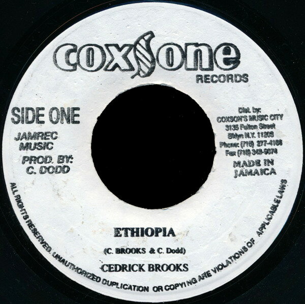 ・アーティスト Cedric "Im" Brooks / The Gaylads ・タイトル Ethiopia / Don't Say No ・レーベル・型番 Coxsone Records NONE ・フォーマット 7インチレコード ・コンディション(盤) 良い (VG+) ・コンディション(ジャケット) プレインカバー（元ジャケット／カバー無し） ・コンディション(帯) オビなし ・特記事項 サンプル画像です。実際の商品の画像ではありません 商品写真はバーコード/カタログ番号に対応したサンプル画像ですので、お送りする商品の画像ではありません。帯やライナーなどの付属品は、特記事項に記載されている場合のみ含まれます。プロモやカラーレコードなどの仕様についても、該当する場合のみ特記事項に記載しています。 【ご購入前に必ずご確認ください】 ・本店サイト(www.recordcity.jp)とは価格、送料が違います ・本店サイト、その他支店のオーダーとは同梱発送できません ・注文確定後に別の注文を頂いた場合、注文同士の同梱は致しかねます。 ・別倉庫から発送しているため、店頭受け渡しは対応しておりません ・一部商品は他の通販サイトでも販売しているため、ご注文のタイミングによっては商品のご用意ができない場合がございます。 ・土日祝日はお休みです 金曜・祝前日9時以降のご連絡またはご入金は、返答または発送が週明け・祝日明けに順次対応となります。 ・ご購入後のキャンセル不可 ご購入後のキャンセルはいかなる理由においてもお受けできません。ご了承の上、ご購入くださいませ。 ・日本郵便(ゆうパック/ゆうメール)によるお届けになります。 ・中古品であることをご理解ください 当ストアでは中古商品を主に販売しております。中古品であることをご理解の上ご購入ください。また、一部商品はRecordCityオンラインストアで試聴可能です。 ・返品について お客様のご都合による返品は一切承っておりません。 表記の内容と実際の商品に相違がある場合、また針飛び等で返品・返金をご希望される場合は、商品の到着後1週間以内にご連絡ください。商品の返送をこちらで確認後、キャンセル・返金を行います。 コンディションVG以下の商品は返品できません。プレイに影響のない表面のこすれ傷、プレス起因のノイズ盤は返品の対象外です。 【コンディション表記】 ・ほぼ新品(M-)(Like New) 完全な新品。未使用。当店ではほぼ使用しません ・非常に良い(EX)(Excellent) 中古盤として美品な状態。わずかな経年を感じるものの傷みを感じさせない、当店基準で最高の状態 ・良い(VG+)(Very Good Plus) 丁寧に扱われた中古品で、軽い使用感がみられる。 ・可(VG)(Acceptable) 使い込まれた中古品で、「良い」よりもさらに使用感がみられる。 ・悪い(VG-)(Bad) 状態が悪いアイテム。使用の保障はなく、再生不可、針飛び、目立つノイズがあるかもしれない。状態によるクレーム不可。返品不可。 ・非常に悪い(G)(Very Bad) 「悪い」よりさらに状態が悪いアイテム。使用の保障はなく、再生不可、針飛び、目立つノイズがあるかもしれない。状態によるクレーム不可。返品不可。 ・ジャンク(Fair)(Junk/Fair) 割れている、反っている、水ダメージがある、カビ、ジャケットが分離している、ひどい書き込み、ひどい擦れなど最低の状態。使用の保障はなく、再生不可、針飛び、目立つノイズがあるかもしれない。状態によるクレーム不可。返品不可。 ・ジャンク(Poor)(Junk/Poor) 割れている、反っている、水ダメージがある、カビ、ジャケットが分離している、ひどい書き込み、ひどい擦れなど最低の状態。使用の保障はなく、再生不可、針飛び、目立つノイズがあるかもしれない。状態によるクレーム不可。返品不可。