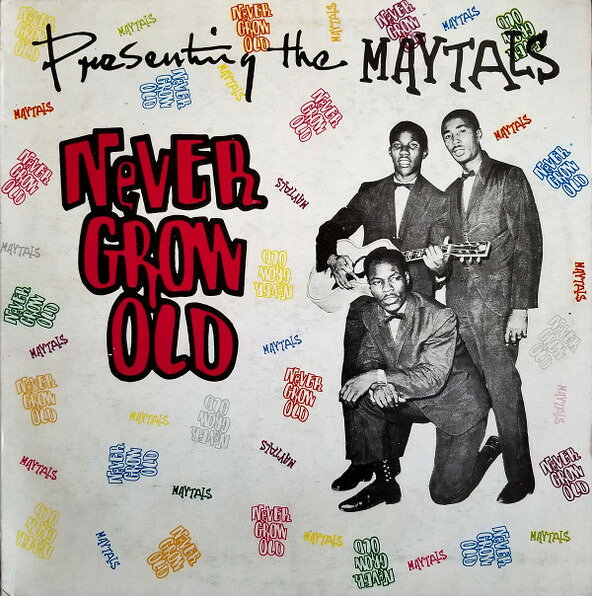・アーティスト Maytals ・タイトル Never Grow Old ・レーベル・型番 Studio One JBL1113 ・フォーマット LPレコード ・コンディション(盤) 良い (VG+) ・コンディション(ジャケット) 良い (VG+) ・コンディション(帯) オビなし ・特記事項 【カバーに軽い擦れ】【レーベルに染み】 サンプル画像です。実際の商品の画像ではありません 商品写真はバーコード/カタログ番号に対応したサンプル画像ですので、お送りする商品の画像ではありません。帯やライナーなどの付属品は、特記事項に記載されている場合のみ含まれます。プロモやカラーレコードなどの仕様についても、該当する場合のみ特記事項に記載しています。 【ご購入前に必ずご確認ください】 ・本店サイト(www.recordcity.jp)とは価格、送料が違います ・本店サイト、その他支店のオーダーとは同梱発送できません ・注文確定後に別の注文を頂いた場合、注文同士の同梱は致しかねます。 ・別倉庫から発送しているため、店頭受け渡しは対応しておりません ・一部商品は他の通販サイトでも販売しているため、ご注文のタイミングによっては商品のご用意ができない場合がございます。 ・土日祝日はお休みです 金曜・祝前日9時以降のご連絡またはご入金は、返答または発送が週明け・祝日明けに順次対応となります。 ・ご購入後のキャンセル不可 ご購入後のキャンセルはいかなる理由においてもお受けできません。ご了承の上、ご購入くださいませ。 ・日本郵便(ゆうパック/ゆうメール)によるお届けになります。 ・中古品であることをご理解ください 当ストアでは中古商品を主に販売しております。中古品であることをご理解の上ご購入ください。また、一部商品はRecordCityオンラインストアで試聴可能です。 ・返品について お客様のご都合による返品は一切承っておりません。 表記の内容と実際の商品に相違がある場合、また針飛び等で返品・返金をご希望される場合は、商品の到着後1週間以内にご連絡ください。商品の返送をこちらで確認後、キャンセル・返金を行います。 コンディションVG以下の商品は返品できません。プレイに影響のない表面のこすれ傷、プレス起因のノイズ盤は返品の対象外です。 【コンディション表記】 ・ほぼ新品(M-)(Like New) 完全な新品。未使用。当店ではほぼ使用しません ・非常に良い(EX)(Excellent) 中古盤として美品な状態。わずかな経年を感じるものの傷みを感じさせない、当店基準で最高の状態 ・良い(VG+)(Very Good Plus) 丁寧に扱われた中古品で、軽い使用感がみられる。 ・可(VG)(Acceptable) 使い込まれた中古品で、「良い」よりもさらに使用感がみられる。 ・悪い(VG-)(Bad) 状態が悪いアイテム。使用の保障はなく、再生不可、針飛び、目立つノイズがあるかもしれない。状態によるクレーム不可。返品不可。 ・非常に悪い(G)(Very Bad) 「悪い」よりさらに状態が悪いアイテム。使用の保障はなく、再生不可、針飛び、目立つノイズがあるかもしれない。状態によるクレーム不可。返品不可。 ・ジャンク(Fair)(Junk/Fair) 割れている、反っている、水ダメージがある、カビ、ジャケットが分離している、ひどい書き込み、ひどい擦れなど最低の状態。使用の保障はなく、再生不可、針飛び、目立つノイズがあるかもしれない。状態によるクレーム不可。返品不可。 ・ジャンク(Poor)(Junk/Poor) 割れている、反っている、水ダメージがある、カビ、ジャケットが分離している、ひどい書き込み、ひどい擦れなど最低の状態。使用の保障はなく、再生不可、針飛び、目立つノイズがあるかもしれない。状態によるクレーム不可。返品不可。
