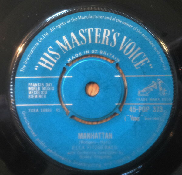 ・アーティスト Ella Fitzgerald ・タイトル Manhattan ・レーベル・型番 His Master's Voice 45POP373 ・フォーマット 7インチレコード ・コンディション(盤) 良い (VG+) ・コンディション(ジャケット) プレインカバー（元ジャケット／カバー無し） ・コンディション(帯) オビなし ・特記事項 【盤に小さいキズ】 サンプル画像です。実際の商品の画像ではありません 商品写真はバーコード/カタログ番号に対応したサンプル画像ですので、お送りする商品の画像ではありません。帯やライナーなどの付属品は、特記事項に記載されている場合のみ含まれます。プロモやカラーレコードなどの仕様についても、該当する場合のみ特記事項に記載しています。 【ご購入前に必ずご確認ください】 ・本店サイト(www.recordcity.jp)とは価格、送料が違います ・本店サイト、その他支店のオーダーとは同梱発送できません ・注文確定後に別の注文を頂いた場合、注文同士の同梱は致しかねます。 ・別倉庫から発送しているため、店頭受け渡しは対応しておりません ・一部商品は他の通販サイトでも販売しているため、ご注文のタイミングによっては商品のご用意ができない場合がございます。 ・土日祝日はお休みです 金曜・祝前日9時以降のご連絡またはご入金は、返答または発送が週明け・祝日明けに順次対応となります。 ・ご購入後のキャンセル不可 ご購入後のキャンセルはいかなる理由においてもお受けできません。ご了承の上、ご購入くださいませ。 ・日本郵便(ゆうパック/ゆうメール)によるお届けになります。 ・中古品であることをご理解ください 当ストアでは中古商品を主に販売しております。中古品であることをご理解の上ご購入ください。また、一部商品はRecordCityオンラインストアで試聴可能です。 ・返品について お客様のご都合による返品は一切承っておりません。 表記の内容と実際の商品に相違がある場合、また針飛び等で返品・返金をご希望される場合は、商品の到着後1週間以内にご連絡ください。商品の返送をこちらで確認後、キャンセル・返金を行います。 コンディションVG以下の商品は返品できません。プレイに影響のない表面のこすれ傷、プレス起因のノイズ盤は返品の対象外です。 【コンディション表記】 ・ほぼ新品(M-)(Like New) 完全な新品。未使用。当店ではほぼ使用しません ・非常に良い(EX)(Excellent) 中古盤として美品な状態。わずかな経年を感じるものの傷みを感じさせない、当店基準で最高の状態 ・良い(VG+)(Very Good Plus) 丁寧に扱われた中古品で、軽い使用感がみられる。 ・可(VG)(Acceptable) 使い込まれた中古品で、「良い」よりもさらに使用感がみられる。 ・悪い(VG-)(Bad) 状態が悪いアイテム。使用の保障はなく、再生不可、針飛び、目立つノイズがあるかもしれない。状態によるクレーム不可。返品不可。 ・非常に悪い(G)(Very Bad) 「悪い」よりさらに状態が悪いアイテム。使用の保障はなく、再生不可、針飛び、目立つノイズがあるかもしれない。状態によるクレーム不可。返品不可。 ・ジャンク(Fair)(Junk/Fair) 割れている、反っている、水ダメージがある、カビ、ジャケットが分離している、ひどい書き込み、ひどい擦れなど最低の状態。使用の保障はなく、再生不可、針飛び、目立つノイズがあるかもしれない。状態によるクレーム不可。返品不可。 ・ジャンク(Poor)(Junk/Poor) 割れている、反っている、水ダメージがある、カビ、ジャケットが分離している、ひどい書き込み、ひどい擦れなど最低の状態。使用の保障はなく、再生不可、針飛び、目立つノイズがあるかもしれない。状態によるクレーム不可。返品不可。