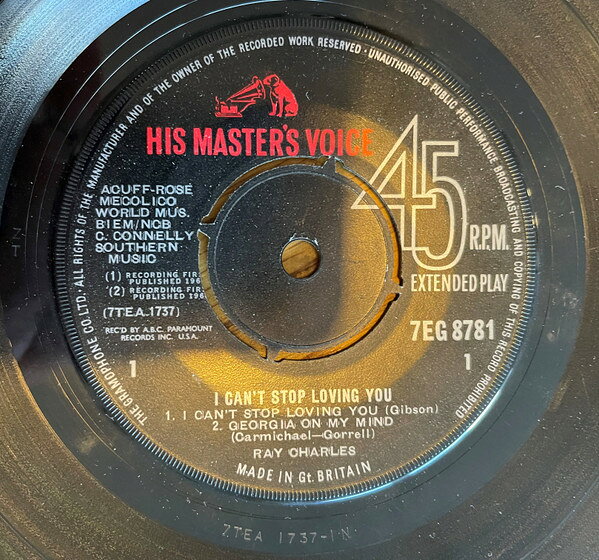 ・アーティスト Ray Charles ・タイトル I Can't Stop Loving You ・レーベル・型番 His Master's Voice 7EG8781 ・フォーマット 7インチレコード ・コンディション(盤) 可 (VG) ・コンディション(ジャケット) プレインカバー（元ジャケット／カバー無し） ・コンディション(帯) オビなし ・特記事項 【カンパニースリーブ】【盤に目立ったキズ】【盤に目立った跡】 サンプル画像です。実際の商品の画像ではありません 商品写真はバーコード/カタログ番号に対応したサンプル画像ですので、お送りする商品の画像ではありません。帯やライナーなどの付属品は、特記事項に記載されている場合のみ含まれます。プロモやカラーレコードなどの仕様についても、該当する場合のみ特記事項に記載しています。 【ご購入前に必ずご確認ください】 ・本店サイト(www.recordcity.jp)とは価格、送料が違います ・本店サイト、その他支店のオーダーとは同梱発送できません ・注文確定後に別の注文を頂いた場合、注文同士の同梱は致しかねます。 ・別倉庫から発送しているため、店頭受け渡しは対応しておりません ・一部商品は他の通販サイトでも販売しているため、ご注文のタイミングによっては商品のご用意ができない場合がございます。 ・土日祝日はお休みです 金曜・祝前日9時以降のご連絡またはご入金は、返答または発送が週明け・祝日明けに順次対応となります。 ・ご購入後のキャンセル不可 ご購入後のキャンセルはいかなる理由においてもお受けできません。ご了承の上、ご購入くださいませ。 ・日本郵便(ゆうパック/ゆうメール)によるお届けになります。 ・中古品であることをご理解ください 当ストアでは中古商品を主に販売しております。中古品であることをご理解の上ご購入ください。また、一部商品はRecordCityオンラインストアで試聴可能です。 ・返品について お客様のご都合による返品は一切承っておりません。 表記の内容と実際の商品に相違がある場合、また針飛び等で返品・返金をご希望される場合は、商品の到着後1週間以内にご連絡ください。商品の返送をこちらで確認後、キャンセル・返金を行います。 コンディションVG以下の商品は返品できません。プレイに影響のない表面のこすれ傷、プレス起因のノイズ盤は返品の対象外です。 【コンディション表記】 ・ほぼ新品(M-)(Like New) 完全な新品。未使用。当店ではほぼ使用しません ・非常に良い(EX)(Excellent) 中古盤として美品な状態。わずかな経年を感じるものの傷みを感じさせない、当店基準で最高の状態 ・良い(VG+)(Very Good Plus) 丁寧に扱われた中古品で、軽い使用感がみられる。 ・可(VG)(Acceptable) 使い込まれた中古品で、「良い」よりもさらに使用感がみられる。 ・悪い(VG-)(Bad) 状態が悪いアイテム。使用の保障はなく、再生不可、針飛び、目立つノイズがあるかもしれない。状態によるクレーム不可。返品不可。 ・非常に悪い(G)(Very Bad) 「悪い」よりさらに状態が悪いアイテム。使用の保障はなく、再生不可、針飛び、目立つノイズがあるかもしれない。状態によるクレーム不可。返品不可。 ・ジャンク(Fair)(Junk/Fair) 割れている、反っている、水ダメージがある、カビ、ジャケットが分離している、ひどい書き込み、ひどい擦れなど最低の状態。使用の保障はなく、再生不可、針飛び、目立つノイズがあるかもしれない。状態によるクレーム不可。返品不可。 ・ジャンク(Poor)(Junk/Poor) 割れている、反っている、水ダメージがある、カビ、ジャケットが分離している、ひどい書き込み、ひどい擦れなど最低の状態。使用の保障はなく、再生不可、針飛び、目立つノイズがあるかもしれない。状態によるクレーム不可。返品不可。