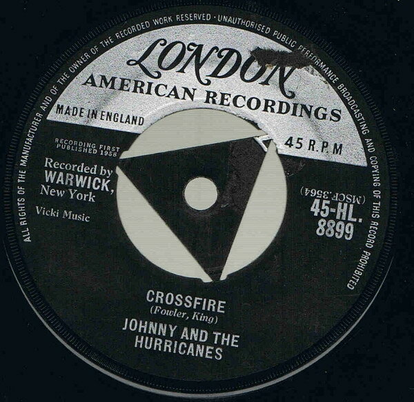 ・アーティスト Johnny & The Hurricanes ・タイトル Crossfire / Tiger Lily Lover ・レーベル・型番 LONDON AMERICAN RECORDINGS 45HL8899 ・フォーマット 7インチレコード ・コンディション(盤) 悪い (VG-) ・コンディション(ジャケット) プレインカバー（元ジャケット／カバー無し） ・コンディション(帯) オビなし ・特記事項 【盤にヘアライン】【盤に目立った跡】 サンプル画像です。実際の商品の画像ではありません 商品写真はバーコード/カタログ番号に対応したサンプル画像ですので、お送りする商品の画像ではありません。帯やライナーなどの付属品は、特記事項に記載されている場合のみ含まれます。プロモやカラーレコードなどの仕様についても、該当する場合のみ特記事項に記載しています。 【ご購入前に必ずご確認ください】 ・本店サイト(www.recordcity.jp)とは価格、送料が違います ・本店サイト、その他支店のオーダーとは同梱発送できません ・注文確定後に別の注文を頂いた場合、注文同士の同梱は致しかねます。 ・別倉庫から発送しているため、店頭受け渡しは対応しておりません ・一部商品は他の通販サイトでも販売しているため、ご注文のタイミングによっては商品のご用意ができない場合がございます。 ・土日祝日はお休みです 金曜・祝前日9時以降のご連絡またはご入金は、返答または発送が週明け・祝日明けに順次対応となります。 ・ご購入後のキャンセル不可 ご購入後のキャンセルはいかなる理由においてもお受けできません。ご了承の上、ご購入くださいませ。 ・日本郵便(ゆうパック/ゆうメール)によるお届けになります。 ・中古品であることをご理解ください 当ストアでは中古商品を主に販売しております。中古品であることをご理解の上ご購入ください。また、一部商品はRecordCityオンラインストアで試聴可能です。 ・返品について お客様のご都合による返品は一切承っておりません。 表記の内容と実際の商品に相違がある場合、また針飛び等で返品・返金をご希望される場合は、商品の到着後1週間以内にご連絡ください。商品の返送をこちらで確認後、キャンセル・返金を行います。 コンディションVG以下の商品は返品できません。プレイに影響のない表面のこすれ傷、プレス起因のノイズ盤は返品の対象外です。 【コンディション表記】 ・ほぼ新品(M-)(Like New) 完全な新品。未使用。当店ではほぼ使用しません ・非常に良い(EX)(Excellent) 中古盤として美品な状態。わずかな経年を感じるものの傷みを感じさせない、当店基準で最高の状態 ・良い(VG+)(Very Good Plus) 丁寧に扱われた中古品で、軽い使用感がみられる。 ・可(VG)(Acceptable) 使い込まれた中古品で、「良い」よりもさらに使用感がみられる。 ・悪い(VG-)(Bad) 状態が悪いアイテム。使用の保障はなく、再生不可、針飛び、目立つノイズがあるかもしれない。状態によるクレーム不可。返品不可。 ・非常に悪い(G)(Very Bad) 「悪い」よりさらに状態が悪いアイテム。使用の保障はなく、再生不可、針飛び、目立つノイズがあるかもしれない。状態によるクレーム不可。返品不可。 ・ジャンク(Fair)(Junk/Fair) 割れている、反っている、水ダメージがある、カビ、ジャケットが分離している、ひどい書き込み、ひどい擦れなど最低の状態。使用の保障はなく、再生不可、針飛び、目立つノイズがあるかもしれない。状態によるクレーム不可。返品不可。 ・ジャンク(Poor)(Junk/Poor) 割れている、反っている、水ダメージがある、カビ、ジャケットが分離している、ひどい書き込み、ひどい擦れなど最低の状態。使用の保障はなく、再生不可、針飛び、目立つノイズがあるかもしれない。状態によるクレーム不可。返品不可。