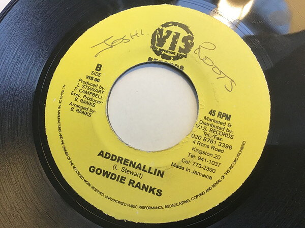 ・アーティスト Gowdie Ranks / Boxer (14) ・タイトル Addrenallin / Part Two ・レーベル・型番 Very Important Sound VIS00 ・フォーマット 7インチレコード ・コンディション(盤) 良い (VG+) ・コンディション(ジャケット) ・コンディション(帯) オビなし ・特記事項 【盤に浅い跡】 サンプル画像です。実際の商品の画像ではありません 商品写真はバーコード/カタログ番号に対応したサンプル画像ですので、お送りする商品の画像ではありません。帯やライナーなどの付属品は、特記事項に記載されている場合のみ含まれます。プロモやカラーレコードなどの仕様についても、該当する場合のみ特記事項に記載しています。 【ご購入前に必ずご確認ください】 ・本店サイト(www.recordcity.jp)とは価格、送料が違います ・本店サイト、その他支店のオーダーとは同梱発送できません ・注文確定後に別の注文を頂いた場合、注文同士の同梱は致しかねます。 ・別倉庫から発送しているため、店頭受け渡しは対応しておりません ・一部商品は他の通販サイトでも販売しているため、ご注文のタイミングによっては商品のご用意ができない場合がございます。 ・土日祝日はお休みです 金曜・祝前日9時以降のご連絡またはご入金は、返答または発送が週明け・祝日明けに順次対応となります。 ・ご購入後のキャンセル不可 ご購入後のキャンセルはいかなる理由においてもお受けできません。ご了承の上、ご購入くださいませ。 ・日本郵便(ゆうパック/ゆうメール)によるお届けになります。 ・中古品であることをご理解ください 当ストアでは中古商品を主に販売しております。中古品であることをご理解の上ご購入ください。また、一部商品はRecordCityオンラインストアで試聴可能です。 ・返品について お客様のご都合による返品は一切承っておりません。 表記の内容と実際の商品に相違がある場合、また針飛び等で返品・返金をご希望される場合は、商品の到着後1週間以内にご連絡ください。商品の返送をこちらで確認後、キャンセル・返金を行います。 コンディションVG以下の商品は返品できません。プレイに影響のない表面のこすれ傷、プレス起因のノイズ盤は返品の対象外です。 【コンディション表記】 ・ほぼ新品(M-)(Like New) 完全な新品。未使用。当店ではほぼ使用しません ・非常に良い(EX)(Excellent) 中古盤として美品な状態。わずかな経年を感じるものの傷みを感じさせない、当店基準で最高の状態 ・良い(VG+)(Very Good Plus) 丁寧に扱われた中古品で、軽い使用感がみられる。 ・可(VG)(Acceptable) 使い込まれた中古品で、「良い」よりもさらに使用感がみられる。 ・悪い(VG-)(Bad) 状態が悪いアイテム。使用の保障はなく、再生不可、針飛び、目立つノイズがあるかもしれない。状態によるクレーム不可。返品不可。 ・非常に悪い(G)(Very Bad) 「悪い」よりさらに状態が悪いアイテム。使用の保障はなく、再生不可、針飛び、目立つノイズがあるかもしれない。状態によるクレーム不可。返品不可。 ・ジャンク(Fair)(Junk/Fair) 割れている、反っている、水ダメージがある、カビ、ジャケットが分離している、ひどい書き込み、ひどい擦れなど最低の状態。使用の保障はなく、再生不可、針飛び、目立つノイズがあるかもしれない。状態によるクレーム不可。返品不可。 ・ジャンク(Poor)(Junk/Poor) 割れている、反っている、水ダメージがある、カビ、ジャケットが分離している、ひどい書き込み、ひどい擦れなど最低の状態。使用の保障はなく、再生不可、針飛び、目立つノイズがあるかもしれない。状態によるクレーム不可。返品不可。