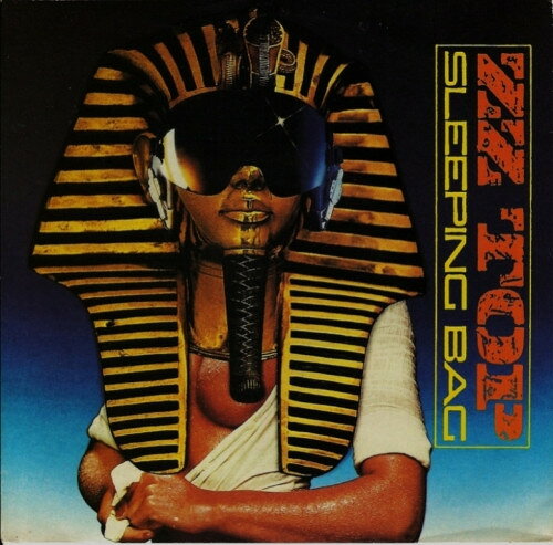 ・アーティスト ZZ Top ・タイトル Sleeping Bag ・レーベル・型番 Warner Bros. Records 9288847 ・フォーマット 7インチレコード ・コンディション(盤) 良い (VG+) ・コンディション(ジャケット) 可 (VG) ・コンディション(帯) オビなし ・特記事項 【盤にヘアライン】【レーベルに書き込み】【カバーダメージ】 サンプル画像です。実際の商品の画像ではありません 商品写真はバーコード/カタログ番号に対応したサンプル画像ですので、お送りする商品の画像ではありません。帯やライナーなどの付属品は、特記事項に記載されている場合のみ含まれます。プロモやカラーレコードなどの仕様についても、該当する場合のみ特記事項に記載しています。 【ご購入前に必ずご確認ください】 ・本店サイト(www.recordcity.jp)とは価格、送料が違います ・本店サイト、その他支店のオーダーとは同梱発送できません ・注文確定後に別の注文を頂いた場合、注文同士の同梱は致しかねます。 ・別倉庫から発送しているため、店頭受け渡しは対応しておりません ・一部商品は他の通販サイトでも販売しているため、ご注文のタイミングによっては商品のご用意ができない場合がございます。 ・土日祝日はお休みです 金曜・祝前日9時以降のご連絡またはご入金は、返答または発送が週明け・祝日明けに順次対応となります。 ・ご購入後のキャンセル不可 ご購入後のキャンセルはいかなる理由においてもお受けできません。ご了承の上、ご購入くださいませ。 ・日本郵便(ゆうパック/ゆうメール)によるお届けになります。 ・中古品であることをご理解ください 当ストアでは中古商品を主に販売しております。中古品であることをご理解の上ご購入ください。また、一部商品はRecordCityオンラインストアで試聴可能です。 ・返品について お客様のご都合による返品は一切承っておりません。 表記の内容と実際の商品に相違がある場合、また針飛び等で返品・返金をご希望される場合は、商品の到着後1週間以内にご連絡ください。商品の返送をこちらで確認後、キャンセル・返金を行います。 コンディションVG以下の商品は返品できません。プレイに影響のない表面のこすれ傷、プレス起因のノイズ盤は返品の対象外です。 【コンディション表記】 ・ほぼ新品(M-)(Like New) 完全な新品。未使用。当店ではほぼ使用しません ・非常に良い(EX)(Excellent) 中古盤として美品な状態。わずかな経年を感じるものの傷みを感じさせない、当店基準で最高の状態 ・良い(VG+)(Very Good Plus) 丁寧に扱われた中古品で、軽い使用感がみられる。 ・可(VG)(Acceptable) 使い込まれた中古品で、「良い」よりもさらに使用感がみられる。 ・悪い(VG-)(Bad) 状態が悪いアイテム。使用の保障はなく、再生不可、針飛び、目立つノイズがあるかもしれない。状態によるクレーム不可。返品不可。 ・非常に悪い(G)(Very Bad) 「悪い」よりさらに状態が悪いアイテム。使用の保障はなく、再生不可、針飛び、目立つノイズがあるかもしれない。状態によるクレーム不可。返品不可。 ・ジャンク(Fair)(Junk/Fair) 割れている、反っている、水ダメージがある、カビ、ジャケットが分離している、ひどい書き込み、ひどい擦れなど最低の状態。使用の保障はなく、再生不可、針飛び、目立つノイズがあるかもしれない。状態によるクレーム不可。返品不可。 ・ジャンク(Poor)(Junk/Poor) 割れている、反っている、水ダメージがある、カビ、ジャケットが分離している、ひどい書き込み、ひどい擦れなど最低の状態。使用の保障はなく、再生不可、針飛び、目立つノイズがあるかもしれない。状態によるクレーム不可。返品不可。