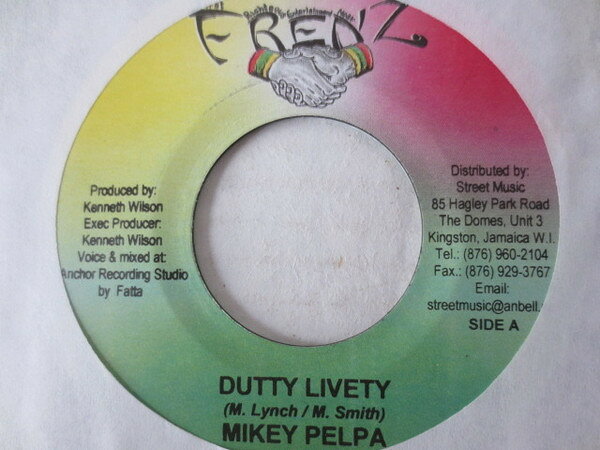 ・アーティスト Mikey Pelpa ・タイトル Dutty Livety ・レーベル・型番 ・フォーマット 7インチレコード ・コンディション(盤) 良い (VG+) ・コンディション(ジャケット) プレインカバー（元ジャケット／カバー無し） ・コンディション(帯) オビなし ・特記事項 【レーベルにシール付着】 サンプル画像です。実際の商品の画像ではありません 商品写真はバーコード/カタログ番号に対応したサンプル画像ですので、お送りする商品の画像ではありません。帯やライナーなどの付属品は、特記事項に記載されている場合のみ含まれます。プロモやカラーレコードなどの仕様についても、該当する場合のみ特記事項に記載しています。 【ご購入前に必ずご確認ください】 ・本店サイト(www.recordcity.jp)とは価格、送料が違います ・本店サイト、その他支店のオーダーとは同梱発送できません ・注文確定後に別の注文を頂いた場合、注文同士の同梱は致しかねます。 ・別倉庫から発送しているため、店頭受け渡しは対応しておりません ・一部商品は他の通販サイトでも販売しているため、ご注文のタイミングによっては商品のご用意ができない場合がございます。 ・土日祝日はお休みです 金曜・祝前日9時以降のご連絡またはご入金は、返答または発送が週明け・祝日明けに順次対応となります。 ・ご購入後のキャンセル不可 ご購入後のキャンセルはいかなる理由においてもお受けできません。ご了承の上、ご購入くださいませ。 ・日本郵便(ゆうパック/ゆうメール)によるお届けになります。 ・中古品であることをご理解ください 当ストアでは中古商品を主に販売しております。中古品であることをご理解の上ご購入ください。また、一部商品はRecordCityオンラインストアで試聴可能です。 ・返品について お客様のご都合による返品は一切承っておりません。 表記の内容と実際の商品に相違がある場合、また針飛び等で返品・返金をご希望される場合は、商品の到着後1週間以内にご連絡ください。商品の返送をこちらで確認後、キャンセル・返金を行います。 コンディションVG以下の商品は返品できません。プレイに影響のない表面のこすれ傷、プレス起因のノイズ盤は返品の対象外です。 【コンディション表記】 ・ほぼ新品(M-)(Like New) 完全な新品。未使用。当店ではほぼ使用しません ・非常に良い(EX)(Excellent) 中古盤として美品な状態。わずかな経年を感じるものの傷みを感じさせない、当店基準で最高の状態 ・良い(VG+)(Very Good Plus) 丁寧に扱われた中古品で、軽い使用感がみられる。 ・可(VG)(Acceptable) 使い込まれた中古品で、「良い」よりもさらに使用感がみられる。 ・悪い(VG-)(Bad) 状態が悪いアイテム。使用の保障はなく、再生不可、針飛び、目立つノイズがあるかもしれない。状態によるクレーム不可。返品不可。 ・非常に悪い(G)(Very Bad) 「悪い」よりさらに状態が悪いアイテム。使用の保障はなく、再生不可、針飛び、目立つノイズがあるかもしれない。状態によるクレーム不可。返品不可。 ・ジャンク(Fair)(Junk/Fair) 割れている、反っている、水ダメージがある、カビ、ジャケットが分離している、ひどい書き込み、ひどい擦れなど最低の状態。使用の保障はなく、再生不可、針飛び、目立つノイズがあるかもしれない。状態によるクレーム不可。返品不可。 ・ジャンク(Poor)(Junk/Poor) 割れている、反っている、水ダメージがある、カビ、ジャケットが分離している、ひどい書き込み、ひどい擦れなど最低の状態。使用の保障はなく、再生不可、針飛び、目立つノイズがあるかもしれない。状態によるクレーム不可。返品不可。