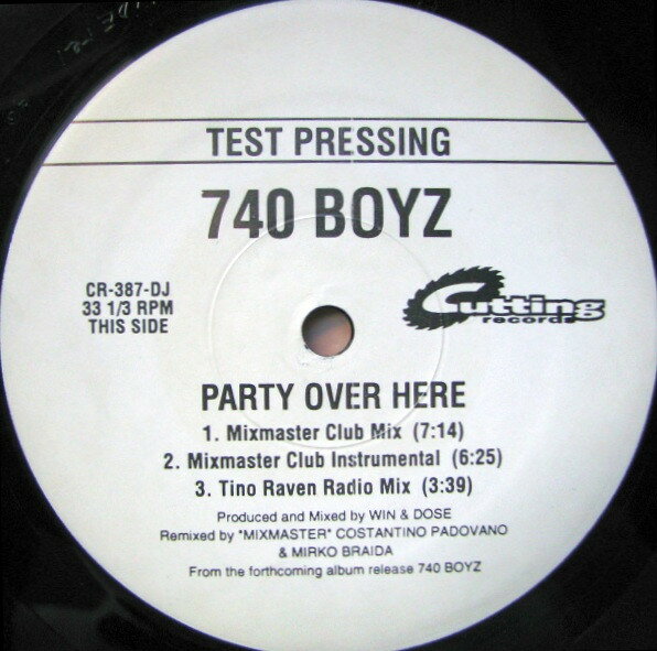 ・アーティスト 740 Boyz ・タイトル Party Over Here ・レーベル・型番 Cutting Records CR387DJ ・フォーマット 12インチレコード ・コンディション(盤) 良い (VG+) ・コンディション(ジャケット) 良い (VG+) ・コンディション(帯) オビなし ・特記事項 サンプル画像です。実際の商品の画像ではありません 商品写真はバーコード/カタログ番号に対応したサンプル画像ですので、お送りする商品の画像ではありません。帯やライナーなどの付属品は、特記事項に記載されている場合のみ含まれます。プロモやカラーレコードなどの仕様についても、該当する場合のみ特記事項に記載しています。 【ご購入前に必ずご確認ください】 ・本店サイト(www.recordcity.jp)とは価格、送料が違います ・本店サイト、その他支店のオーダーとは同梱発送できません ・注文確定後に別の注文を頂いた場合、注文同士の同梱は致しかねます。 ・別倉庫から発送しているため、店頭受け渡しは対応しておりません ・一部商品は他の通販サイトでも販売しているため、ご注文のタイミングによっては商品のご用意ができない場合がございます。 ・土日祝日はお休みです 金曜・祝前日9時以降のご連絡またはご入金は、返答または発送が週明け・祝日明けに順次対応となります。 ・ご購入後のキャンセル不可 ご購入後のキャンセルはいかなる理由においてもお受けできません。ご了承の上、ご購入くださいませ。 ・日本郵便(ゆうパック/ゆうメール)によるお届けになります。 ・中古品であることをご理解ください 当ストアでは中古商品を主に販売しております。中古品であることをご理解の上ご購入ください。また、一部商品はRecordCityオンラインストアで試聴可能です。 ・返品について お客様のご都合による返品は一切承っておりません。 表記の内容と実際の商品に相違がある場合、また針飛び等で返品・返金をご希望される場合は、商品の到着後1週間以内にご連絡ください。商品の返送をこちらで確認後、キャンセル・返金を行います。 コンディションVG以下の商品は返品できません。プレイに影響のない表面のこすれ傷、プレス起因のノイズ盤は返品の対象外です。 【コンディション表記】 ・ほぼ新品(M-)(Like New) 完全な新品。未使用。当店ではほぼ使用しません ・非常に良い(EX)(Excellent) 中古盤として美品な状態。わずかな経年を感じるものの傷みを感じさせない、当店基準で最高の状態 ・良い(VG+)(Very Good Plus) 丁寧に扱われた中古品で、軽い使用感がみられる。 ・可(VG)(Acceptable) 使い込まれた中古品で、「良い」よりもさらに使用感がみられる。 ・悪い(VG-)(Bad) 状態が悪いアイテム。使用の保障はなく、再生不可、針飛び、目立つノイズがあるかもしれない。状態によるクレーム不可。返品不可。 ・非常に悪い(G)(Very Bad) 「悪い」よりさらに状態が悪いアイテム。使用の保障はなく、再生不可、針飛び、目立つノイズがあるかもしれない。状態によるクレーム不可。返品不可。 ・ジャンク(Fair)(Junk/Fair) 割れている、反っている、水ダメージがある、カビ、ジャケットが分離している、ひどい書き込み、ひどい擦れなど最低の状態。使用の保障はなく、再生不可、針飛び、目立つノイズがあるかもしれない。状態によるクレーム不可。返品不可。 ・ジャンク(Poor)(Junk/Poor) 割れている、反っている、水ダメージがある、カビ、ジャケットが分離している、ひどい書き込み、ひどい擦れなど最低の状態。使用の保障はなく、再生不可、針飛び、目立つノイズがあるかもしれない。状態によるクレーム不可。返品不可。