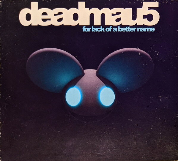 ・アーティスト Deadmau5 ・タイトル For Lack Of A Better Name ・レーベル・型番 Ultra Records U;L21742 ・フォーマット CD ・コンディション(盤) 良い (VG+) ・コンディション(ジャケット) ・コンディション(帯) オビなし ・特記事項 【紙ジャケット】 【デジパック】【カバーに軽い擦れ】 サンプル画像です。実際の商品の画像ではありません 商品写真はバーコード/カタログ番号に対応したサンプル画像ですので、お送りする商品の画像ではありません。帯やライナーなどの付属品は、特記事項に記載されている場合のみ含まれます。プロモやカラーレコードなどの仕様についても、該当する場合のみ特記事項に記載しています。 【ご購入前に必ずご確認ください】 ・本店サイト(www.recordcity.jp)とは価格、送料が違います ・本店サイト、その他支店のオーダーとは同梱発送できません ・注文確定後に別の注文を頂いた場合、注文同士の同梱は致しかねます。 ・別倉庫から発送しているため、店頭受け渡しは対応しておりません ・一部商品は他の通販サイトでも販売しているため、ご注文のタイミングによっては商品のご用意ができない場合がございます。 ・土日祝日はお休みです 金曜・祝前日9時以降のご連絡またはご入金は、返答または発送が週明け・祝日明けに順次対応となります。 ・ご購入後のキャンセル不可 ご購入後のキャンセルはいかなる理由においてもお受けできません。ご了承の上、ご購入くださいませ。 ・日本郵便(ゆうパック/ゆうメール)によるお届けになります。 ・中古品であることをご理解ください 当ストアでは中古商品を主に販売しております。中古品であることをご理解の上ご購入ください。また、一部商品はRecordCityオンラインストアで試聴可能です。 ・返品について お客様のご都合による返品は一切承っておりません。 表記の内容と実際の商品に相違がある場合、また針飛び等で返品・返金をご希望される場合は、商品の到着後1週間以内にご連絡ください。商品の返送をこちらで確認後、キャンセル・返金を行います。 コンディションVG以下の商品は返品できません。プレイに影響のない表面のこすれ傷、プレス起因のノイズ盤は返品の対象外です。 【コンディション表記】 ・ほぼ新品(M-)(Like New) 完全な新品。未使用。当店ではほぼ使用しません ・非常に良い(EX)(Excellent) 中古盤として美品な状態。わずかな経年を感じるものの傷みを感じさせない、当店基準で最高の状態 ・良い(VG+)(Very Good Plus) 丁寧に扱われた中古品で、軽い使用感がみられる。 ・可(VG)(Acceptable) 使い込まれた中古品で、「良い」よりもさらに使用感がみられる。 ・悪い(VG-)(Bad) 状態が悪いアイテム。使用の保障はなく、再生不可、針飛び、目立つノイズがあるかもしれない。状態によるクレーム不可。返品不可。 ・非常に悪い(G)(Very Bad) 「悪い」よりさらに状態が悪いアイテム。使用の保障はなく、再生不可、針飛び、目立つノイズがあるかもしれない。状態によるクレーム不可。返品不可。 ・ジャンク(Fair)(Junk/Fair) 割れている、反っている、水ダメージがある、カビ、ジャケットが分離している、ひどい書き込み、ひどい擦れなど最低の状態。使用の保障はなく、再生不可、針飛び、目立つノイズがあるかもしれない。状態によるクレーム不可。返品不可。 ・ジャンク(Poor)(Junk/Poor) 割れている、反っている、水ダメージがある、カビ、ジャケットが分離している、ひどい書き込み、ひどい擦れなど最低の状態。使用の保障はなく、再生不可、針飛び、目立つノイズがあるかもしれない。状態によるクレーム不可。返品不可。