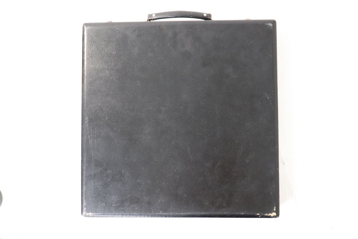 ・商品説明 Record LP Case Black 商品状態：B　標準的な中古品 参考重量：650(g) ご購入前に必ずご確認ください ・ご購入者様都合によるご購入後のキャンセル・返品は、いかなる理由においてもお受けできません。 ・送料および代引き手数料はご購入者様のご負担となります。 ・決済期日までにご入金が確認できない場合は、「ご購入者様都合」にてキャンセルさせていただきます。 ・状況により、配送方法を変更させていただく場合がございます。 ・ご注文確定後の商品の追加や複数注文の同梱対応は、一切承っておりません。 ・土日・祝日は原則として発送業務を行っておりません。 ・商品説明は正確に記載するよう努めておりますが、中古品は予期せぬ傷や汚れ等がある場合がございます。ご理解のうえご購入ください。 4880976
