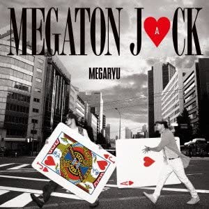 ・アーティスト MEGARYU ・タイトル メガトンジャック ・レーベル・型番 ・フォーマット CD ・コンディション(盤) ほぼ新品 (M-) ・コンディション(ジャケット) ・コンディション(帯) オビあり ・特記事項 【未開封】 【帯付き】 サンプル画像です。実際の商品の画像ではありません 商品写真はバーコード/カタログ番号に対応したサンプル画像ですので、お送りする商品の画像ではありません。帯やライナーなどの付属品は、特記事項に記載されている場合のみ含まれます。プロモやカラーレコードなどの仕様についても、該当する場合のみ特記事項に記載しています。 【ご購入前に必ずご確認ください】 ・本店サイト(www.recordcity.jp)とは価格、送料が違います ・本店サイト、その他支店のオーダーとは同梱発送できません ・注文確定後に別の注文を頂いた場合、注文同士の同梱は致しかねます。 ・別倉庫から発送しているため、店頭受け渡しは対応しておりません ・一部商品は他の通販サイトでも販売しているため、ご注文のタイミングによっては商品のご用意ができない場合がございます。 ・土日祝日はお休みです 金曜・祝前日9時以降のご連絡またはご入金は、返答または発送が週明け・祝日明けに順次対応となります。 ・ご購入後のキャンセル不可 ご購入後のキャンセルはいかなる理由においてもお受けできません。ご了承の上、ご購入くださいませ。 ・日本郵便(ゆうパック/ゆうメール)によるお届けになります。 ・中古品であることをご理解ください 当ストアでは中古商品を主に販売しております。中古品であることをご理解の上ご購入ください。また、一部商品はRecordCityオンラインストアで試聴可能です。 ・返品について お客様のご都合による返品は一切承っておりません。 表記の内容と実際の商品に相違がある場合、また針飛び等で返品・返金をご希望される場合は、商品の到着後1週間以内にご連絡ください。商品の返送をこちらで確認後、キャンセル・返金を行います。 コンディションVG以下の商品は返品できません。プレイに影響のない表面のこすれ傷、プレス起因のノイズ盤は返品の対象外です。 【コンディション表記】 ・ほぼ新品(M-)(Like New) 完全な新品。未使用。当店ではほぼ使用しません ・非常に良い(EX)(Excellent) 中古盤として美品な状態。わずかな経年を感じるものの傷みを感じさせない、当店基準で最高の状態 ・良い(VG+)(Very Good Plus) 丁寧に扱われた中古品で、軽い使用感がみられる。 ・可(VG)(Acceptable) 使い込まれた中古品で、「良い」よりもさらに使用感がみられる。 ・悪い(VG-)(Bad) 状態が悪いアイテム。使用の保障はなく、再生不可、針飛び、目立つノイズがあるかもしれない。状態によるクレーム不可。返品不可。 ・非常に悪い(G)(Very Bad) 「悪い」よりさらに状態が悪いアイテム。使用の保障はなく、再生不可、針飛び、目立つノイズがあるかもしれない。状態によるクレーム不可。返品不可。 ・ジャンク(Fair)(Junk/Fair) 割れている、反っている、水ダメージがある、カビ、ジャケットが分離している、ひどい書き込み、ひどい擦れなど最低の状態。使用の保障はなく、再生不可、針飛び、目立つノイズがあるかもしれない。状態によるクレーム不可。返品不可。 ・ジャンク(Poor)(Junk/Poor) 割れている、反っている、水ダメージがある、カビ、ジャケットが分離している、ひどい書き込み、ひどい擦れなど最低の状態。使用の保障はなく、再生不可、針飛び、目立つノイズがあるかもしれない。状態によるクレーム不可。返品不可。
