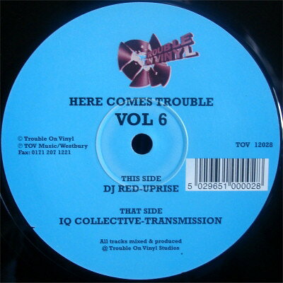 ・アーティスト DJ Red / IQ Collective ・タイトル Here Comes Trouble Vol 6 ・レーベル・型番 Trouble On Vinyl TOV12028 ・フォーマット 12インチレコード ・コンディション(盤) 良い (VG+) ・コンディション(ジャケット) 良い (VG+) ・コンディション(帯) オビなし ・特記事項 【盤に目立った跡】 サンプル画像です。実際の商品の画像ではありません 商品写真はバーコード/カタログ番号に対応したサンプル画像ですので、お送りする商品の画像ではありません。帯やライナーなどの付属品は、特記事項に記載されている場合のみ含まれます。プロモやカラーレコードなどの仕様についても、該当する場合のみ特記事項に記載しています。 【ご購入前に必ずご確認ください】 ・本店サイト(www.recordcity.jp)とは価格、送料が違います ・本店サイト、その他支店のオーダーとは同梱発送できません ・注文確定後に別の注文を頂いた場合、注文同士の同梱は致しかねます。 ・別倉庫から発送しているため、店頭受け渡しは対応しておりません ・一部商品は他の通販サイトでも販売しているため、ご注文のタイミングによっては商品のご用意ができない場合がございます。 ・土日祝日はお休みです 金曜・祝前日9時以降のご連絡またはご入金は、返答または発送が週明け・祝日明けに順次対応となります。 ・ご購入後のキャンセル不可 ご購入後のキャンセルはいかなる理由においてもお受けできません。ご了承の上、ご購入くださいませ。 ・日本郵便(ゆうパック/ゆうメール)によるお届けになります。 ・中古品であることをご理解ください 当ストアでは中古商品を主に販売しております。中古品であることをご理解の上ご購入ください。また、一部商品はRecordCityオンラインストアで試聴可能です。 ・返品について お客様のご都合による返品は一切承っておりません。 表記の内容と実際の商品に相違がある場合、また針飛び等で返品・返金をご希望される場合は、商品の到着後1週間以内にご連絡ください。商品の返送をこちらで確認後、キャンセル・返金を行います。 コンディションVG以下の商品は返品できません。プレイに影響のない表面のこすれ傷、プレス起因のノイズ盤は返品の対象外です。 【コンディション表記】 ・ほぼ新品(M-)(Like New) 完全な新品。未使用。当店ではほぼ使用しません ・非常に良い(EX)(Excellent) 中古盤として美品な状態。わずかな経年を感じるものの傷みを感じさせない、当店基準で最高の状態 ・良い(VG+)(Very Good Plus) 丁寧に扱われた中古品で、軽い使用感がみられる。 ・可(VG)(Acceptable) 使い込まれた中古品で、「良い」よりもさらに使用感がみられる。 ・悪い(VG-)(Bad) 状態が悪いアイテム。使用の保障はなく、再生不可、針飛び、目立つノイズがあるかもしれない。状態によるクレーム不可。返品不可。 ・非常に悪い(G)(Very Bad) 「悪い」よりさらに状態が悪いアイテム。使用の保障はなく、再生不可、針飛び、目立つノイズがあるかもしれない。状態によるクレーム不可。返品不可。 ・ジャンク(Fair)(Junk/Fair) 割れている、反っている、水ダメージがある、カビ、ジャケットが分離している、ひどい書き込み、ひどい擦れなど最低の状態。使用の保障はなく、再生不可、針飛び、目立つノイズがあるかもしれない。状態によるクレーム不可。返品不可。 ・ジャンク(Poor)(Junk/Poor) 割れている、反っている、水ダメージがある、カビ、ジャケットが分離している、ひどい書き込み、ひどい擦れなど最低の状態。使用の保障はなく、再生不可、針飛び、目立つノイズがあるかもしれない。状態によるクレーム不可。返品不可。
