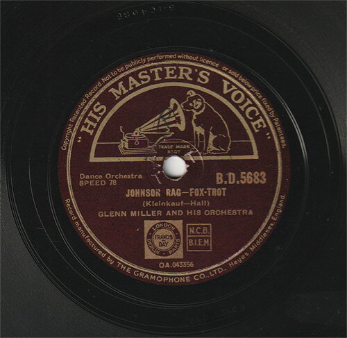 ・アーティスト Glenn Miller & His Orchestra ・タイトル Johnson Rag / Yes, My Darling Daughter ・レーベル・型番 HIS MASTERS VOICE BD5683 ・フォーマット 78回転SP盤レコード ・コンディション(盤) 良い (VG+) ・コンディション(ジャケット) 可 (VG) ・コンディション(帯) オビなし ・特記事項 【※再生コンディションによる返品不可】 サンプル画像です。実際の商品の画像ではありません 商品写真はバーコード/カタログ番号に対応したサンプル画像ですので、お送りする商品の画像ではありません。帯やライナーなどの付属品は、特記事項に記載されている場合のみ含まれます。プロモやカラーレコードなどの仕様についても、該当する場合のみ特記事項に記載しています。 【ご購入前に必ずご確認ください】 ・本店サイト(www.recordcity.jp)とは価格、送料が違います ・本店サイト、その他支店のオーダーとは同梱発送できません ・注文確定後に別の注文を頂いた場合、注文同士の同梱は致しかねます。 ・別倉庫から発送しているため、店頭受け渡しは対応しておりません ・一部商品は他の通販サイトでも販売しているため、ご注文のタイミングによっては商品のご用意ができない場合がございます。 ・土日祝日はお休みです 金曜・祝前日9時以降のご連絡またはご入金は、返答または発送が週明け・祝日明けに順次対応となります。 ・ご購入後のキャンセル不可 ご購入後のキャンセルはいかなる理由においてもお受けできません。ご了承の上、ご購入くださいませ。 ・日本郵便(ゆうパック/ゆうメール)によるお届けになります。 ・中古品であることをご理解ください 当ストアでは中古商品を主に販売しております。中古品であることをご理解の上ご購入ください。また、一部商品はRecordCityオンラインストアで試聴可能です。 ・返品について お客様のご都合による返品は一切承っておりません。 表記の内容と実際の商品に相違がある場合、また針飛び等で返品・返金をご希望される場合は、商品の到着後1週間以内にご連絡ください。商品の返送をこちらで確認後、キャンセル・返金を行います。 コンディションVG以下の商品は返品できません。プレイに影響のない表面のこすれ傷、プレス起因のノイズ盤は返品の対象外です。 【コンディション表記】 ・ほぼ新品(M-)(Like New) 完全な新品。未使用。当店ではほぼ使用しません ・非常に良い(EX)(Excellent) 中古盤として美品な状態。わずかな経年を感じるものの傷みを感じさせない、当店基準で最高の状態 ・良い(VG+)(Very Good Plus) 丁寧に扱われた中古品で、軽い使用感がみられる。 ・可(VG)(Acceptable) 使い込まれた中古品で、「良い」よりもさらに使用感がみられる。 ・悪い(VG-)(Bad) 状態が悪いアイテム。使用の保障はなく、再生不可、針飛び、目立つノイズがあるかもしれない。状態によるクレーム不可。返品不可。 ・非常に悪い(G)(Very Bad) 「悪い」よりさらに状態が悪いアイテム。使用の保障はなく、再生不可、針飛び、目立つノイズがあるかもしれない。状態によるクレーム不可。返品不可。 ・ジャンク(Fair)(Junk/Fair) 割れている、反っている、水ダメージがある、カビ、ジャケットが分離している、ひどい書き込み、ひどい擦れなど最低の状態。使用の保障はなく、再生不可、針飛び、目立つノイズがあるかもしれない。状態によるクレーム不可。返品不可。 ・ジャンク(Poor)(Junk/Poor) 割れている、反っている、水ダメージがある、カビ、ジャケットが分離している、ひどい書き込み、ひどい擦れなど最低の状態。使用の保障はなく、再生不可、針飛び、目立つノイズがあるかもしれない。状態によるクレーム不可。返品不可。