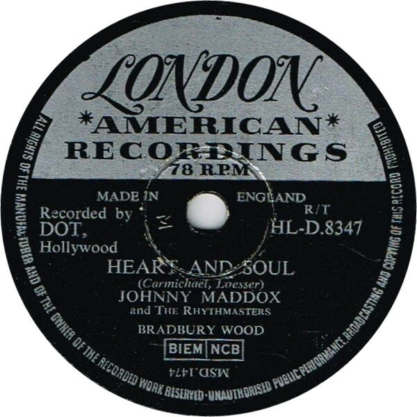・アーティスト Johnny Maddox & The Rhythmasters ・タイトル Heart And Soul / Dixieland Band ・レーベル・型番 LONDON HLD8347 ・フォーマット 78回転SP盤レコード ・コンディション(盤) 良い (VG+) ・コンディション(ジャケット) 可 (VG) ・コンディション(帯) オビなし ・特記事項 【※再生コンディションによる返品不可】 サンプル画像です。実際の商品の画像ではありません 商品写真はバーコード/カタログ番号に対応したサンプル画像ですので、お送りする商品の画像ではありません。帯やライナーなどの付属品は、特記事項に記載されている場合のみ含まれます。プロモやカラーレコードなどの仕様についても、該当する場合のみ特記事項に記載しています。 【ご購入前に必ずご確認ください】 ・本店サイト(www.recordcity.jp)とは価格、送料が違います ・本店サイト、その他支店のオーダーとは同梱発送できません ・注文確定後に別の注文を頂いた場合、注文同士の同梱は致しかねます。 ・別倉庫から発送しているため、店頭受け渡しは対応しておりません ・一部商品は他の通販サイトでも販売しているため、ご注文のタイミングによっては商品のご用意ができない場合がございます。 ・土日祝日はお休みです 金曜・祝前日9時以降のご連絡またはご入金は、返答または発送が週明け・祝日明けに順次対応となります。 ・ご購入後のキャンセル不可 ご購入後のキャンセルはいかなる理由においてもお受けできません。ご了承の上、ご購入くださいませ。 ・日本郵便(ゆうパック/ゆうメール)によるお届けになります。 ・中古品であることをご理解ください 当ストアでは中古商品を主に販売しております。中古品であることをご理解の上ご購入ください。また、一部商品はRecordCityオンラインストアで試聴可能です。 ・返品について お客様のご都合による返品は一切承っておりません。 表記の内容と実際の商品に相違がある場合、また針飛び等で返品・返金をご希望される場合は、商品の到着後1週間以内にご連絡ください。商品の返送をこちらで確認後、キャンセル・返金を行います。 コンディションVG以下の商品は返品できません。プレイに影響のない表面のこすれ傷、プレス起因のノイズ盤は返品の対象外です。 【コンディション表記】 ・ほぼ新品(M-)(Like New) 完全な新品。未使用。当店ではほぼ使用しません ・非常に良い(EX)(Excellent) 中古盤として美品な状態。わずかな経年を感じるものの傷みを感じさせない、当店基準で最高の状態 ・良い(VG+)(Very Good Plus) 丁寧に扱われた中古品で、軽い使用感がみられる。 ・可(VG)(Acceptable) 使い込まれた中古品で、「良い」よりもさらに使用感がみられる。 ・悪い(VG-)(Bad) 状態が悪いアイテム。使用の保障はなく、再生不可、針飛び、目立つノイズがあるかもしれない。状態によるクレーム不可。返品不可。 ・非常に悪い(G)(Very Bad) 「悪い」よりさらに状態が悪いアイテム。使用の保障はなく、再生不可、針飛び、目立つノイズがあるかもしれない。状態によるクレーム不可。返品不可。 ・ジャンク(Fair)(Junk/Fair) 割れている、反っている、水ダメージがある、カビ、ジャケットが分離している、ひどい書き込み、ひどい擦れなど最低の状態。使用の保障はなく、再生不可、針飛び、目立つノイズがあるかもしれない。状態によるクレーム不可。返品不可。 ・ジャンク(Poor)(Junk/Poor) 割れている、反っている、水ダメージがある、カビ、ジャケットが分離している、ひどい書き込み、ひどい擦れなど最低の状態。使用の保障はなく、再生不可、針飛び、目立つノイズがあるかもしれない。状態によるクレーム不可。返品不可。