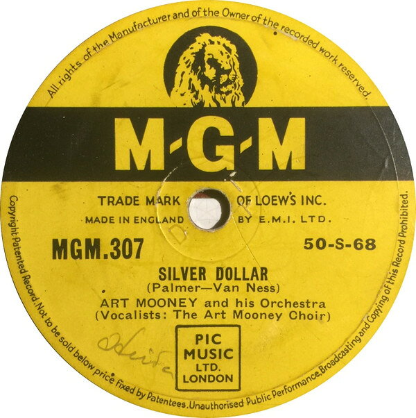 ・アーティスト Art Mooney & His Orchestra ・タイトル Silver Dollar / M-i-s-s-i-s-s-i-p-p-i ・レーベル・型番 MGM RECORDS MGM307 ・フォーマット 78回転SP盤レコード ・コンディション(盤) 良い (VG+) ・コンディション(ジャケット) 可 (VG) ・コンディション(帯) オビなし ・特記事項 【※再生コンディションによる返品不可】【盤反り】 サンプル画像です。実際の商品の画像ではありません 商品写真はバーコード/カタログ番号に対応したサンプル画像ですので、お送りする商品の画像ではありません。帯やライナーなどの付属品は、特記事項に記載されている場合のみ含まれます。プロモやカラーレコードなどの仕様についても、該当する場合のみ特記事項に記載しています。 【ご購入前に必ずご確認ください】 ・本店サイト(www.recordcity.jp)とは価格、送料が違います ・本店サイト、その他支店のオーダーとは同梱発送できません ・注文確定後に別の注文を頂いた場合、注文同士の同梱は致しかねます。 ・別倉庫から発送しているため、店頭受け渡しは対応しておりません ・一部商品は他の通販サイトでも販売しているため、ご注文のタイミングによっては商品のご用意ができない場合がございます。 ・土日祝日はお休みです 金曜・祝前日9時以降のご連絡またはご入金は、返答または発送が週明け・祝日明けに順次対応となります。 ・ご購入後のキャンセル不可 ご購入後のキャンセルはいかなる理由においてもお受けできません。ご了承の上、ご購入くださいませ。 ・日本郵便(ゆうパック/ゆうメール)によるお届けになります。 ・中古品であることをご理解ください 当ストアでは中古商品を主に販売しております。中古品であることをご理解の上ご購入ください。また、一部商品はRecordCityオンラインストアで試聴可能です。 ・返品について お客様のご都合による返品は一切承っておりません。 表記の内容と実際の商品に相違がある場合、また針飛び等で返品・返金をご希望される場合は、商品の到着後1週間以内にご連絡ください。商品の返送をこちらで確認後、キャンセル・返金を行います。 コンディションVG以下の商品は返品できません。プレイに影響のない表面のこすれ傷、プレス起因のノイズ盤は返品の対象外です。 【コンディション表記】 ・ほぼ新品(M-)(Like New) 完全な新品。未使用。当店ではほぼ使用しません ・非常に良い(EX)(Excellent) 中古盤として美品な状態。わずかな経年を感じるものの傷みを感じさせない、当店基準で最高の状態 ・良い(VG+)(Very Good Plus) 丁寧に扱われた中古品で、軽い使用感がみられる。 ・可(VG)(Acceptable) 使い込まれた中古品で、「良い」よりもさらに使用感がみられる。 ・悪い(VG-)(Bad) 状態が悪いアイテム。使用の保障はなく、再生不可、針飛び、目立つノイズがあるかもしれない。状態によるクレーム不可。返品不可。 ・非常に悪い(G)(Very Bad) 「悪い」よりさらに状態が悪いアイテム。使用の保障はなく、再生不可、針飛び、目立つノイズがあるかもしれない。状態によるクレーム不可。返品不可。 ・ジャンク(Fair)(Junk/Fair) 割れている、反っている、水ダメージがある、カビ、ジャケットが分離している、ひどい書き込み、ひどい擦れなど最低の状態。使用の保障はなく、再生不可、針飛び、目立つノイズがあるかもしれない。状態によるクレーム不可。返品不可。 ・ジャンク(Poor)(Junk/Poor) 割れている、反っている、水ダメージがある、カビ、ジャケットが分離している、ひどい書き込み、ひどい擦れなど最低の状態。使用の保障はなく、再生不可、針飛び、目立つノイズがあるかもしれない。状態によるクレーム不可。返品不可。
