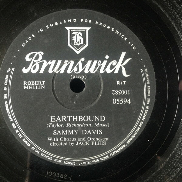 ・アーティスト Sammy Davis ・タイトル Earthbound / Five ・レーベル・型番 BRUNSWICK 05594 ・フォーマット 78回転SP盤レコード ・コンディション(盤) 良い (VG+) ・コンディション(ジャケット) 可 (VG) ・コンディション(帯) オビなし ・特記事項 【※再生コンディションによる返品不可】 サンプル画像です。実際の商品の画像ではありません 商品写真はバーコード/カタログ番号に対応したサンプル画像ですので、お送りする商品の画像ではありません。帯やライナーなどの付属品は、特記事項に記載されている場合のみ含まれます。プロモやカラーレコードなどの仕様についても、該当する場合のみ特記事項に記載しています。 【ご購入前に必ずご確認ください】 ・本店サイト(www.recordcity.jp)とは価格、送料が違います ・本店サイト、その他支店のオーダーとは同梱発送できません ・注文確定後に別の注文を頂いた場合、注文同士の同梱は致しかねます。 ・別倉庫から発送しているため、店頭受け渡しは対応しておりません ・一部商品は他の通販サイトでも販売しているため、ご注文のタイミングによっては商品のご用意ができない場合がございます。 ・土日祝日はお休みです 金曜・祝前日9時以降のご連絡またはご入金は、返答または発送が週明け・祝日明けに順次対応となります。 ・ご購入後のキャンセル不可 ご購入後のキャンセルはいかなる理由においてもお受けできません。ご了承の上、ご購入くださいませ。 ・日本郵便(ゆうパック/ゆうメール)によるお届けになります。 ・中古品であることをご理解ください 当ストアでは中古商品を主に販売しております。中古品であることをご理解の上ご購入ください。また、一部商品はRecordCityオンラインストアで試聴可能です。 ・返品について お客様のご都合による返品は一切承っておりません。 表記の内容と実際の商品に相違がある場合、また針飛び等で返品・返金をご希望される場合は、商品の到着後1週間以内にご連絡ください。商品の返送をこちらで確認後、キャンセル・返金を行います。 コンディションVG以下の商品は返品できません。プレイに影響のない表面のこすれ傷、プレス起因のノイズ盤は返品の対象外です。 【コンディション表記】 ・ほぼ新品(M-)(Like New) 完全な新品。未使用。当店ではほぼ使用しません ・非常に良い(EX)(Excellent) 中古盤として美品な状態。わずかな経年を感じるものの傷みを感じさせない、当店基準で最高の状態 ・良い(VG+)(Very Good Plus) 丁寧に扱われた中古品で、軽い使用感がみられる。 ・可(VG)(Acceptable) 使い込まれた中古品で、「良い」よりもさらに使用感がみられる。 ・悪い(VG-)(Bad) 状態が悪いアイテム。使用の保障はなく、再生不可、針飛び、目立つノイズがあるかもしれない。状態によるクレーム不可。返品不可。 ・非常に悪い(G)(Very Bad) 「悪い」よりさらに状態が悪いアイテム。使用の保障はなく、再生不可、針飛び、目立つノイズがあるかもしれない。状態によるクレーム不可。返品不可。 ・ジャンク(Fair)(Junk/Fair) 割れている、反っている、水ダメージがある、カビ、ジャケットが分離している、ひどい書き込み、ひどい擦れなど最低の状態。使用の保障はなく、再生不可、針飛び、目立つノイズがあるかもしれない。状態によるクレーム不可。返品不可。 ・ジャンク(Poor)(Junk/Poor) 割れている、反っている、水ダメージがある、カビ、ジャケットが分離している、ひどい書き込み、ひどい擦れなど最低の状態。使用の保障はなく、再生不可、針飛び、目立つノイズがあるかもしれない。状態によるクレーム不可。返品不可。