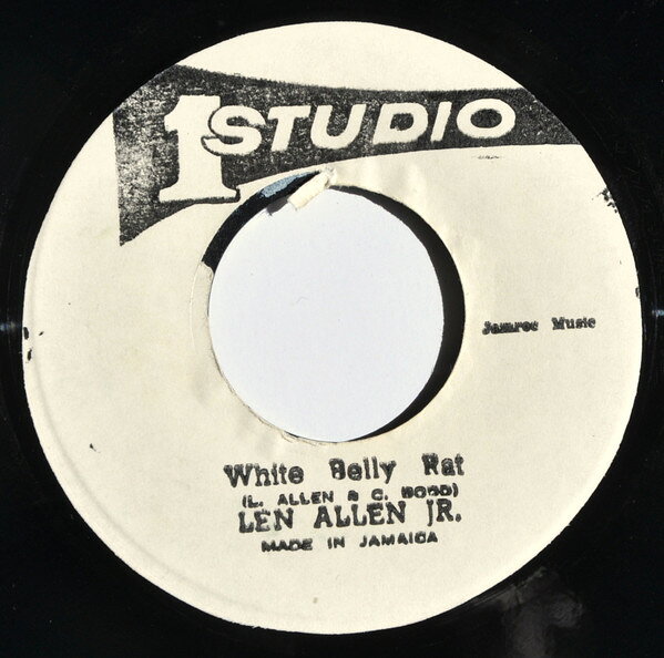 ・アーティスト Len Allen Jnr ・タイトル White Belly Rat ・レーベル・型番 Studio One NONE ・フォーマット 7インチレコード ・コンディション(盤) 可 (VG) ・コンディション(ジャケット) ・コンディション(帯) オビなし ・特記事項 【盤に薄い跡】【盤に小さいキズ】【レーベルに染み】【VG+/SEW/WOL】 サンプル画像です。実際の商品の画像ではありません 商品写真はバーコード/カタログ番号に対応したサンプル画像ですので、お送りする商品の画像ではありません。帯やライナーなどの付属品は、特記事項に記載されている場合のみ含まれます。プロモやカラーレコードなどの仕様についても、該当する場合のみ特記事項に記載しています。 【ご購入前に必ずご確認ください】 ・本店サイト(www.recordcity.jp)とは価格、送料が違います ・本店サイト、その他支店のオーダーとは同梱発送できません ・注文確定後に別の注文を頂いた場合、注文同士の同梱は致しかねます。 ・別倉庫から発送しているため、店頭受け渡しは対応しておりません ・一部商品は他の通販サイトでも販売しているため、ご注文のタイミングによっては商品のご用意ができない場合がございます。 ・土日祝日はお休みです 金曜・祝前日9時以降のご連絡またはご入金は、返答または発送が週明け・祝日明けに順次対応となります。 ・ご購入後のキャンセル不可 ご購入後のキャンセルはいかなる理由においてもお受けできません。ご了承の上、ご購入くださいませ。 ・日本郵便(ゆうパック/ゆうメール)によるお届けになります。 ・中古品であることをご理解ください 当ストアでは中古商品を主に販売しております。中古品であることをご理解の上ご購入ください。また、一部商品はRecordCityオンラインストアで試聴可能です。 ・返品について お客様のご都合による返品は一切承っておりません。 表記の内容と実際の商品に相違がある場合、また針飛び等で返品・返金をご希望される場合は、商品の到着後1週間以内にご連絡ください。商品の返送をこちらで確認後、キャンセル・返金を行います。 コンディションVG以下の商品は返品できません。プレイに影響のない表面のこすれ傷、プレス起因のノイズ盤は返品の対象外です。 【コンディション表記】 ・ほぼ新品(M-)(Like New) 完全な新品。未使用。当店ではほぼ使用しません ・非常に良い(EX)(Excellent) 中古盤として美品な状態。わずかな経年を感じるものの傷みを感じさせない、当店基準で最高の状態 ・良い(VG+)(Very Good Plus) 丁寧に扱われた中古品で、軽い使用感がみられる。 ・可(VG)(Acceptable) 使い込まれた中古品で、「良い」よりもさらに使用感がみられる。 ・悪い(VG-)(Bad) 状態が悪いアイテム。使用の保障はなく、再生不可、針飛び、目立つノイズがあるかもしれない。状態によるクレーム不可。返品不可。 ・非常に悪い(G)(Very Bad) 「悪い」よりさらに状態が悪いアイテム。使用の保障はなく、再生不可、針飛び、目立つノイズがあるかもしれない。状態によるクレーム不可。返品不可。 ・ジャンク(Fair)(Junk/Fair) 割れている、反っている、水ダメージがある、カビ、ジャケットが分離している、ひどい書き込み、ひどい擦れなど最低の状態。使用の保障はなく、再生不可、針飛び、目立つノイズがあるかもしれない。状態によるクレーム不可。返品不可。 ・ジャンク(Poor)(Junk/Poor) 割れている、反っている、水ダメージがある、カビ、ジャケットが分離している、ひどい書き込み、ひどい擦れなど最低の状態。使用の保障はなく、再生不可、針飛び、目立つノイズがあるかもしれない。状態によるクレーム不可。返品不可。