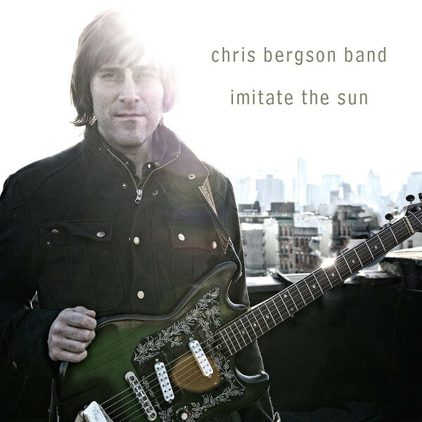 ・アーティスト Chris Bergson Band ・タイトル Imitate The Sun ・レーベル・型番 2 Shirts Music CD1004 ・フォーマット CD ・コンディション(盤) 良い (VG+) ・コンディション(ジャケット) ・コンディション(帯) オビなし ・特記事項 サンプル画像です。実際の商品の画像ではありません 商品写真はバーコード/カタログ番号に対応したサンプル画像ですので、お送りする商品の画像ではありません。帯やライナーなどの付属品は、特記事項に記載されている場合のみ含まれます。プロモやカラーレコードなどの仕様についても、該当する場合のみ特記事項に記載しています。 【ご購入前に必ずご確認ください】 ・本店サイト(www.recordcity.jp)とは価格、送料が違います ・本店サイト、その他支店のオーダーとは同梱発送できません ・注文確定後に別の注文を頂いた場合、注文同士の同梱は致しかねます。 ・別倉庫から発送しているため、店頭受け渡しは対応しておりません ・一部商品は他の通販サイトでも販売しているため、ご注文のタイミングによっては商品のご用意ができない場合がございます。 ・土日祝日はお休みです 金曜・祝前日9時以降のご連絡またはご入金は、返答または発送が週明け・祝日明けに順次対応となります。 ・ご購入後のキャンセル不可 ご購入後のキャンセルはいかなる理由においてもお受けできません。ご了承の上、ご購入くださいませ。 ・日本郵便(ゆうパック/ゆうメール)によるお届けになります。 ・中古品であることをご理解ください 当ストアでは中古商品を主に販売しております。中古品であることをご理解の上ご購入ください。また、一部商品はRecordCityオンラインストアで試聴可能です。 ・返品について お客様のご都合による返品は一切承っておりません。 表記の内容と実際の商品に相違がある場合、また針飛び等で返品・返金をご希望される場合は、商品の到着後1週間以内にご連絡ください。商品の返送をこちらで確認後、キャンセル・返金を行います。 コンディションVG以下の商品は返品できません。プレイに影響のない表面のこすれ傷、プレス起因のノイズ盤は返品の対象外です。 【コンディション表記】 ・ほぼ新品(M-)(Like New) 完全な新品。未使用。当店ではほぼ使用しません ・非常に良い(EX)(Excellent) 中古盤として美品な状態。わずかな経年を感じるものの傷みを感じさせない、当店基準で最高の状態 ・良い(VG+)(Very Good Plus) 丁寧に扱われた中古品で、軽い使用感がみられる。 ・可(VG)(Acceptable) 使い込まれた中古品で、「良い」よりもさらに使用感がみられる。 ・悪い(VG-)(Bad) 状態が悪いアイテム。使用の保障はなく、再生不可、針飛び、目立つノイズがあるかもしれない。状態によるクレーム不可。返品不可。 ・非常に悪い(G)(Very Bad) 「悪い」よりさらに状態が悪いアイテム。使用の保障はなく、再生不可、針飛び、目立つノイズがあるかもしれない。状態によるクレーム不可。返品不可。 ・ジャンク(Fair)(Junk/Fair) 割れている、反っている、水ダメージがある、カビ、ジャケットが分離している、ひどい書き込み、ひどい擦れなど最低の状態。使用の保障はなく、再生不可、針飛び、目立つノイズがあるかもしれない。状態によるクレーム不可。返品不可。 ・ジャンク(Poor)(Junk/Poor) 割れている、反っている、水ダメージがある、カビ、ジャケットが分離している、ひどい書き込み、ひどい擦れなど最低の状態。使用の保障はなく、再生不可、針飛び、目立つノイズがあるかもしれない。状態によるクレーム不可。返品不可。