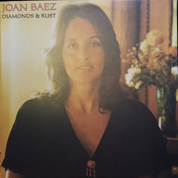 ・アーティスト Joan Baez ・タイトル Diamonds & Rust ・レーベル・型番 A&M Records SP4527PROMO ・フォーマット LPレコード ・コンディション(盤) 良い (VG+) ・コンディション(ジャケット) 可 (VG) ・コンディション(帯) オビなし ・特記事項 【プロモ盤】 【プロモ印刷レーベル】【カバーにカットアウトホール】【カバー汚れ】 サンプル画像です。実際の商品の画像ではありません 商品写真はバーコード/カタログ番号に対応したサンプル画像ですので、お送りする商品の画像ではありません。帯やライナーなどの付属品は、特記事項に記載されている場合のみ含まれます。プロモやカラーレコードなどの仕様についても、該当する場合のみ特記事項に記載しています。 【ご購入前に必ずご確認ください】 ・本店サイト(www.recordcity.jp)とは価格、送料が違います ・本店サイト、その他支店のオーダーとは同梱発送できません ・注文確定後に別の注文を頂いた場合、注文同士の同梱は致しかねます。 ・別倉庫から発送しているため、店頭受け渡しは対応しておりません ・一部商品は他の通販サイトでも販売しているため、ご注文のタイミングによっては商品のご用意ができない場合がございます。 ・土日祝日はお休みです 金曜・祝前日9時以降のご連絡またはご入金は、返答または発送が週明け・祝日明けに順次対応となります。 ・ご購入後のキャンセル不可 ご購入後のキャンセルはいかなる理由においてもお受けできません。ご了承の上、ご購入くださいませ。 ・日本郵便(ゆうパック/ゆうメール)によるお届けになります。 ・中古品であることをご理解ください 当ストアでは中古商品を主に販売しております。中古品であることをご理解の上ご購入ください。また、一部商品はRecordCityオンラインストアで試聴可能です。 ・返品について お客様のご都合による返品は一切承っておりません。 表記の内容と実際の商品に相違がある場合、また針飛び等で返品・返金をご希望される場合は、商品の到着後1週間以内にご連絡ください。商品の返送をこちらで確認後、キャンセル・返金を行います。 コンディションVG以下の商品は返品できません。プレイに影響のない表面のこすれ傷、プレス起因のノイズ盤は返品の対象外です。 【コンディション表記】 ・ほぼ新品(M-)(Like New) 完全な新品。未使用。当店ではほぼ使用しません ・非常に良い(EX)(Excellent) 中古盤として美品な状態。わずかな経年を感じるものの傷みを感じさせない、当店基準で最高の状態 ・良い(VG+)(Very Good Plus) 丁寧に扱われた中古品で、軽い使用感がみられる。 ・可(VG)(Acceptable) 使い込まれた中古品で、「良い」よりもさらに使用感がみられる。 ・悪い(VG-)(Bad) 状態が悪いアイテム。使用の保障はなく、再生不可、針飛び、目立つノイズがあるかもしれない。状態によるクレーム不可。返品不可。 ・非常に悪い(G)(Very Bad) 「悪い」よりさらに状態が悪いアイテム。使用の保障はなく、再生不可、針飛び、目立つノイズがあるかもしれない。状態によるクレーム不可。返品不可。 ・ジャンク(Fair)(Junk/Fair) 割れている、反っている、水ダメージがある、カビ、ジャケットが分離している、ひどい書き込み、ひどい擦れなど最低の状態。使用の保障はなく、再生不可、針飛び、目立つノイズがあるかもしれない。状態によるクレーム不可。返品不可。 ・ジャンク(Poor)(Junk/Poor) 割れている、反っている、水ダメージがある、カビ、ジャケットが分離している、ひどい書き込み、ひどい擦れなど最低の状態。使用の保障はなく、再生不可、針飛び、目立つノイズがあるかもしれない。状態によるクレーム不可。返品不可。