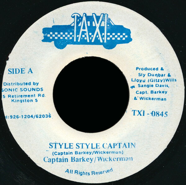 ・アーティスト Captain Barkey & Wickerman ・タイトル Style Style Captain ・レーベル・型番 Taxi TXI0845 ・フォーマット 7インチレコード ・コンディション(盤) 良い (VG+) ・コンディション(ジャケット) ・コンディション(帯) オビなし ・特記事項 【レーベルに染み】 サンプル画像です。実際の商品の画像ではありません 商品写真はバーコード/カタログ番号に対応したサンプル画像ですので、お送りする商品の画像ではありません。帯やライナーなどの付属品は、特記事項に記載されている場合のみ含まれます。プロモやカラーレコードなどの仕様についても、該当する場合のみ特記事項に記載しています。 【ご購入前に必ずご確認ください】 ・本店サイト(www.recordcity.jp)とは価格、送料が違います ・本店サイト、その他支店のオーダーとは同梱発送できません ・注文確定後に別の注文を頂いた場合、注文同士の同梱は致しかねます。 ・別倉庫から発送しているため、店頭受け渡しは対応しておりません ・一部商品は他の通販サイトでも販売しているため、ご注文のタイミングによっては商品のご用意ができない場合がございます。 ・土日祝日はお休みです 金曜・祝前日9時以降のご連絡またはご入金は、返答または発送が週明け・祝日明けに順次対応となります。 ・ご購入後のキャンセル不可 ご購入後のキャンセルはいかなる理由においてもお受けできません。ご了承の上、ご購入くださいませ。 ・日本郵便(ゆうパック/ゆうメール)によるお届けになります。 ・中古品であることをご理解ください 当ストアでは中古商品を主に販売しております。中古品であることをご理解の上ご購入ください。また、一部商品はRecordCityオンラインストアで試聴可能です。 ・返品について お客様のご都合による返品は一切承っておりません。 表記の内容と実際の商品に相違がある場合、また針飛び等で返品・返金をご希望される場合は、商品の到着後1週間以内にご連絡ください。商品の返送をこちらで確認後、キャンセル・返金を行います。 コンディションVG以下の商品は返品できません。プレイに影響のない表面のこすれ傷、プレス起因のノイズ盤は返品の対象外です。 【コンディション表記】 ・ほぼ新品(M-)(Like New) 完全な新品。未使用。当店ではほぼ使用しません ・非常に良い(EX)(Excellent) 中古盤として美品な状態。わずかな経年を感じるものの傷みを感じさせない、当店基準で最高の状態 ・良い(VG+)(Very Good Plus) 丁寧に扱われた中古品で、軽い使用感がみられる。 ・可(VG)(Acceptable) 使い込まれた中古品で、「良い」よりもさらに使用感がみられる。 ・悪い(VG-)(Bad) 状態が悪いアイテム。使用の保障はなく、再生不可、針飛び、目立つノイズがあるかもしれない。状態によるクレーム不可。返品不可。 ・非常に悪い(G)(Very Bad) 「悪い」よりさらに状態が悪いアイテム。使用の保障はなく、再生不可、針飛び、目立つノイズがあるかもしれない。状態によるクレーム不可。返品不可。 ・ジャンク(Fair)(Junk/Fair) 割れている、反っている、水ダメージがある、カビ、ジャケットが分離している、ひどい書き込み、ひどい擦れなど最低の状態。使用の保障はなく、再生不可、針飛び、目立つノイズがあるかもしれない。状態によるクレーム不可。返品不可。 ・ジャンク(Poor)(Junk/Poor) 割れている、反っている、水ダメージがある、カビ、ジャケットが分離している、ひどい書き込み、ひどい擦れなど最低の状態。使用の保障はなく、再生不可、針飛び、目立つノイズがあるかもしれない。状態によるクレーム不可。返品不可。