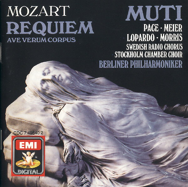 ・アーティスト Mozart, Muti, Pace, Meier, Lopardo, Morris, Swedish Radio Chorus, Stockholm Chamber Choir, Berliner Philharmoniker ・タイトル Requiem / Ave Verum Corpus ・レーベル・型番 Angel CDC7496402 ・フォーマット CD ・コンディション(盤) 良い (VG+) ・コンディション(ジャケット) ・コンディション(帯) オビなし ・特記事項 【ケース擦れ】【ケースにシール】 サンプル画像です。実際の商品の画像ではありません 商品写真はバーコード/カタログ番号に対応したサンプル画像ですので、お送りする商品の画像ではありません。帯やライナーなどの付属品は、特記事項に記載されている場合のみ含まれます。プロモやカラーレコードなどの仕様についても、該当する場合のみ特記事項に記載しています。 【ご購入前に必ずご確認ください】 ・本店サイト(www.recordcity.jp)とは価格、送料が違います ・本店サイト、その他支店のオーダーとは同梱発送できません ・注文確定後に別の注文を頂いた場合、注文同士の同梱は致しかねます。 ・別倉庫から発送しているため、店頭受け渡しは対応しておりません ・一部商品は他の通販サイトでも販売しているため、ご注文のタイミングによっては商品のご用意ができない場合がございます。 ・土日祝日はお休みです 金曜・祝前日9時以降のご連絡またはご入金は、返答または発送が週明け・祝日明けに順次対応となります。 ・ご購入後のキャンセル不可 ご購入後のキャンセルはいかなる理由においてもお受けできません。ご了承の上、ご購入くださいませ。 ・日本郵便(ゆうパック/ゆうメール)によるお届けになります。 ・中古品であることをご理解ください 当ストアでは中古商品を主に販売しております。中古品であることをご理解の上ご購入ください。また、一部商品はRecordCityオンラインストアで試聴可能です。 ・返品について お客様のご都合による返品は一切承っておりません。 表記の内容と実際の商品に相違がある場合、また針飛び等で返品・返金をご希望される場合は、商品の到着後1週間以内にご連絡ください。商品の返送をこちらで確認後、キャンセル・返金を行います。 コンディションVG以下の商品は返品できません。プレイに影響のない表面のこすれ傷、プレス起因のノイズ盤は返品の対象外です。 【コンディション表記】 ・ほぼ新品(M-)(Like New) 完全な新品。未使用。当店ではほぼ使用しません ・非常に良い(EX)(Excellent) 中古盤として美品な状態。わずかな経年を感じるものの傷みを感じさせない、当店基準で最高の状態 ・良い(VG+)(Very Good Plus) 丁寧に扱われた中古品で、軽い使用感がみられる。 ・可(VG)(Acceptable) 使い込まれた中古品で、「良い」よりもさらに使用感がみられる。 ・悪い(VG-)(Bad) 状態が悪いアイテム。使用の保障はなく、再生不可、針飛び、目立つノイズがあるかもしれない。状態によるクレーム不可。返品不可。 ・非常に悪い(G)(Very Bad) 「悪い」よりさらに状態が悪いアイテム。使用の保障はなく、再生不可、針飛び、目立つノイズがあるかもしれない。状態によるクレーム不可。返品不可。 ・ジャンク(Fair)(Junk/Fair) 割れている、反っている、水ダメージがある、カビ、ジャケットが分離している、ひどい書き込み、ひどい擦れなど最低の状態。使用の保障はなく、再生不可、針飛び、目立つノイズがあるかもしれない。状態によるクレーム不可。返品不可。 ・ジャンク(Poor)(Junk/Poor) 割れている、反っている、水ダメージがある、カビ、ジャケットが分離している、ひどい書き込み、ひどい擦れなど最低の状態。使用の保障はなく、再生不可、針飛び、目立つノイズがあるかもしれない。状態によるクレーム不可。返品不可。