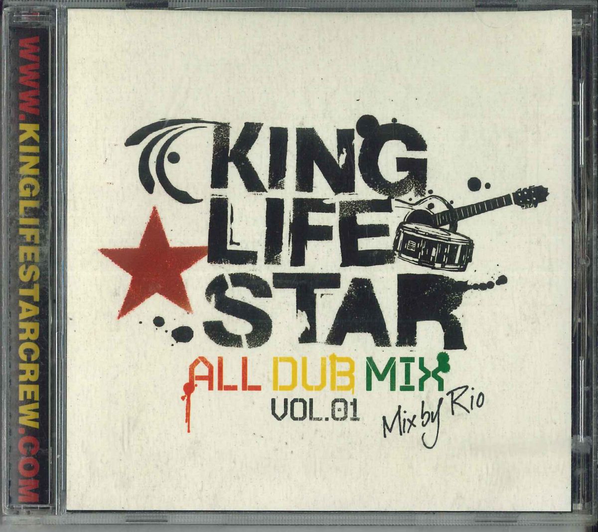 ・アーティスト King Life Star ・タイトル All Dub Mix Vol.01 ・レーベル・型番 NOT ON LABEL NONE ・フォーマット CD ・コンディション(盤) 良い (VG+) ・コンディション(ジャケット) 良い (VG+) ・コンディション(帯) 良い (VG+) ・特記事項 【帯付き】 【ケース汚れ】【盤に小さいキズ】 サンプル画像です。実際の商品の画像ではありません 商品写真はバーコード/カタログ番号に対応したサンプル画像ですので、お送りする商品の画像ではありません。帯やライナーなどの付属品は、特記事項に記載されている場合のみ含まれます。プロモやカラーレコードなどの仕様についても、該当する場合のみ特記事項に記載しています。 【ご購入前に必ずご確認ください】 ・本店サイト(www.recordcity.jp)とは価格、送料が違います ・本店サイト、その他支店のオーダーとは同梱発送できません ・注文確定後に別の注文を頂いた場合、注文同士の同梱は致しかねます。 ・別倉庫から発送しているため、店頭受け渡しは対応しておりません ・一部商品は他の通販サイトでも販売しているため、ご注文のタイミングによっては商品のご用意ができない場合がございます。 ・土日祝日はお休みです 金曜・祝前日9時以降のご連絡またはご入金は、返答または発送が週明け・祝日明けに順次対応となります。 ・ご購入後のキャンセル不可 ご購入後のキャンセルはいかなる理由においてもお受けできません。ご了承の上、ご購入くださいませ。 ・日本郵便(ゆうパック/ゆうメール)によるお届けになります。 ・中古品であることをご理解ください 当ストアでは中古商品を主に販売しております。中古品であることをご理解の上ご購入ください。また、一部商品はRecordCityオンラインストアで試聴可能です。 ・返品について お客様のご都合による返品は一切承っておりません。 表記の内容と実際の商品に相違がある場合、また針飛び等で返品・返金をご希望される場合は、商品の到着後1週間以内にご連絡ください。商品の返送をこちらで確認後、キャンセル・返金を行います。 コンディションVG以下の商品は返品できません。プレイに影響のない表面のこすれ傷、プレス起因のノイズ盤は返品の対象外です。 【コンディション表記】 ・ほぼ新品(M-)(Like New) 完全な新品。未使用。当店ではほぼ使用しません ・非常に良い(EX)(Excellent) 中古盤として美品な状態。わずかな経年を感じるものの傷みを感じさせない、当店基準で最高の状態 ・良い(VG+)(Very Good Plus) 丁寧に扱われた中古品で、軽い使用感がみられる。 ・可(VG)(Acceptable) 使い込まれた中古品で、「良い」よりもさらに使用感がみられる。 ・悪い(VG-)(Bad) 状態が悪いアイテム。使用の保障はなく、再生不可、針飛び、目立つノイズがあるかもしれない。状態によるクレーム不可。返品不可。 ・非常に悪い(G)(Very Bad) 「悪い」よりさらに状態が悪いアイテム。使用の保障はなく、再生不可、針飛び、目立つノイズがあるかもしれない。状態によるクレーム不可。返品不可。 ・ジャンク(Fair)(Junk/Fair) 割れている、反っている、水ダメージがある、カビ、ジャケットが分離している、ひどい書き込み、ひどい擦れなど最低の状態。使用の保障はなく、再生不可、針飛び、目立つノイズがあるかもしれない。状態によるクレーム不可。返品不可。 ・ジャンク(Poor)(Junk/Poor) 割れている、反っている、水ダメージがある、カビ、ジャケットが分離している、ひどい書き込み、ひどい擦れなど最低の状態。使用の保障はなく、再生不可、針飛び、目立つノイズがあるかもしれない。状態によるクレーム不可。返品不可。