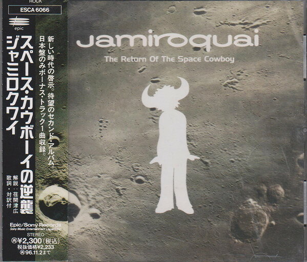 ・アーティスト Jamiroquai ・タイトル The Return Of The Space Cowboy ・レーベル・型番 Epic ESCA6066 ・フォーマット CD ・コンディション(盤) 良い (VG+) ・コンディション(ジャケット) ・コンディション(帯) オビなし ・特記事項 【ケース擦れ】【盤に小さいキズ】 サンプル画像です。実際の商品の画像ではありません 商品写真はバーコード/カタログ番号に対応したサンプル画像ですので、お送りする商品の画像ではありません。帯やライナーなどの付属品は、特記事項に記載されている場合のみ含まれます。プロモやカラーレコードなどの仕様についても、該当する場合のみ特記事項に記載しています。 【ご購入前に必ずご確認ください】 ・本店サイト(www.recordcity.jp)とは価格、送料が違います ・本店サイト、その他支店のオーダーとは同梱発送できません ・注文確定後に別の注文を頂いた場合、注文同士の同梱は致しかねます。 ・別倉庫から発送しているため、店頭受け渡しは対応しておりません ・一部商品は他の通販サイトでも販売しているため、ご注文のタイミングによっては商品のご用意ができない場合がございます。 ・土日祝日はお休みです 金曜・祝前日9時以降のご連絡またはご入金は、返答または発送が週明け・祝日明けに順次対応となります。 ・ご購入後のキャンセル不可 ご購入後のキャンセルはいかなる理由においてもお受けできません。ご了承の上、ご購入くださいませ。 ・日本郵便(ゆうパック/ゆうメール)によるお届けになります。 ・中古品であることをご理解ください 当ストアでは中古商品を主に販売しております。中古品であることをご理解の上ご購入ください。また、一部商品はRecordCityオンラインストアで試聴可能です。 ・返品について お客様のご都合による返品は一切承っておりません。 表記の内容と実際の商品に相違がある場合、また針飛び等で返品・返金をご希望される場合は、商品の到着後1週間以内にご連絡ください。商品の返送をこちらで確認後、キャンセル・返金を行います。 コンディションVG以下の商品は返品できません。プレイに影響のない表面のこすれ傷、プレス起因のノイズ盤は返品の対象外です。 【コンディション表記】 ・ほぼ新品(M-)(Like New) 完全な新品。未使用。当店ではほぼ使用しません ・非常に良い(EX)(Excellent) 中古盤として美品な状態。わずかな経年を感じるものの傷みを感じさせない、当店基準で最高の状態 ・良い(VG+)(Very Good Plus) 丁寧に扱われた中古品で、軽い使用感がみられる。 ・可(VG)(Acceptable) 使い込まれた中古品で、「良い」よりもさらに使用感がみられる。 ・悪い(VG-)(Bad) 状態が悪いアイテム。使用の保障はなく、再生不可、針飛び、目立つノイズがあるかもしれない。状態によるクレーム不可。返品不可。 ・非常に悪い(G)(Very Bad) 「悪い」よりさらに状態が悪いアイテム。使用の保障はなく、再生不可、針飛び、目立つノイズがあるかもしれない。状態によるクレーム不可。返品不可。 ・ジャンク(Fair)(Junk/Fair) 割れている、反っている、水ダメージがある、カビ、ジャケットが分離している、ひどい書き込み、ひどい擦れなど最低の状態。使用の保障はなく、再生不可、針飛び、目立つノイズがあるかもしれない。状態によるクレーム不可。返品不可。 ・ジャンク(Poor)(Junk/Poor) 割れている、反っている、水ダメージがある、カビ、ジャケットが分離している、ひどい書き込み、ひどい擦れなど最低の状態。使用の保障はなく、再生不可、針飛び、目立つノイズがあるかもしれない。状態によるクレーム不可。返品不可。