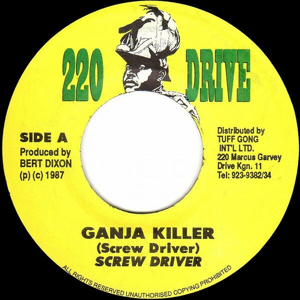 ・アーティスト Screwdriver ・タイトル Ganja Killer ・レーベル・型番 220 Marcus Garvey Drive NONE ・フォーマット 7インチレコード ・コンディション(盤) 良い (VG+) ・コンディション(ジャケット) ・コンディション(帯) オビなし ・特記事項 【レーベルにシール付着】【盤に浅い跡】 サンプル画像です。実際の商品の画像ではありません 商品写真はバーコード/カタログ番号に対応したサンプル画像ですので、お送りする商品の画像ではありません。帯やライナーなどの付属品は、特記事項に記載されている場合のみ含まれます。プロモやカラーレコードなどの仕様についても、該当する場合のみ特記事項に記載しています。 【ご購入前に必ずご確認ください】 ・本店サイト(www.recordcity.jp)とは価格、送料が違います ・本店サイト、その他支店のオーダーとは同梱発送できません ・注文確定後に別の注文を頂いた場合、注文同士の同梱は致しかねます。 ・別倉庫から発送しているため、店頭受け渡しは対応しておりません ・一部商品は他の通販サイトでも販売しているため、ご注文のタイミングによっては商品のご用意ができない場合がございます。 ・土日祝日はお休みです 金曜・祝前日9時以降のご連絡またはご入金は、返答または発送が週明け・祝日明けに順次対応となります。 ・ご購入後のキャンセル不可 ご購入後のキャンセルはいかなる理由においてもお受けできません。ご了承の上、ご購入くださいませ。 ・日本郵便(ゆうパック/ゆうメール)によるお届けになります。 ・中古品であることをご理解ください 当ストアでは中古商品を主に販売しております。中古品であることをご理解の上ご購入ください。また、一部商品はRecordCityオンラインストアで試聴可能です。 ・返品について お客様のご都合による返品は一切承っておりません。 表記の内容と実際の商品に相違がある場合、また針飛び等で返品・返金をご希望される場合は、商品の到着後1週間以内にご連絡ください。商品の返送をこちらで確認後、キャンセル・返金を行います。 コンディションVG以下の商品は返品できません。プレイに影響のない表面のこすれ傷、プレス起因のノイズ盤は返品の対象外です。 【コンディション表記】 ・ほぼ新品(M-)(Like New) 完全な新品。未使用。当店ではほぼ使用しません ・非常に良い(EX)(Excellent) 中古盤として美品な状態。わずかな経年を感じるものの傷みを感じさせない、当店基準で最高の状態 ・良い(VG+)(Very Good Plus) 丁寧に扱われた中古品で、軽い使用感がみられる。 ・可(VG)(Acceptable) 使い込まれた中古品で、「良い」よりもさらに使用感がみられる。 ・悪い(VG-)(Bad) 状態が悪いアイテム。使用の保障はなく、再生不可、針飛び、目立つノイズがあるかもしれない。状態によるクレーム不可。返品不可。 ・非常に悪い(G)(Very Bad) 「悪い」よりさらに状態が悪いアイテム。使用の保障はなく、再生不可、針飛び、目立つノイズがあるかもしれない。状態によるクレーム不可。返品不可。 ・ジャンク(Fair)(Junk/Fair) 割れている、反っている、水ダメージがある、カビ、ジャケットが分離している、ひどい書き込み、ひどい擦れなど最低の状態。使用の保障はなく、再生不可、針飛び、目立つノイズがあるかもしれない。状態によるクレーム不可。返品不可。 ・ジャンク(Poor)(Junk/Poor) 割れている、反っている、水ダメージがある、カビ、ジャケットが分離している、ひどい書き込み、ひどい擦れなど最低の状態。使用の保障はなく、再生不可、針飛び、目立つノイズがあるかもしれない。状態によるクレーム不可。返品不可。