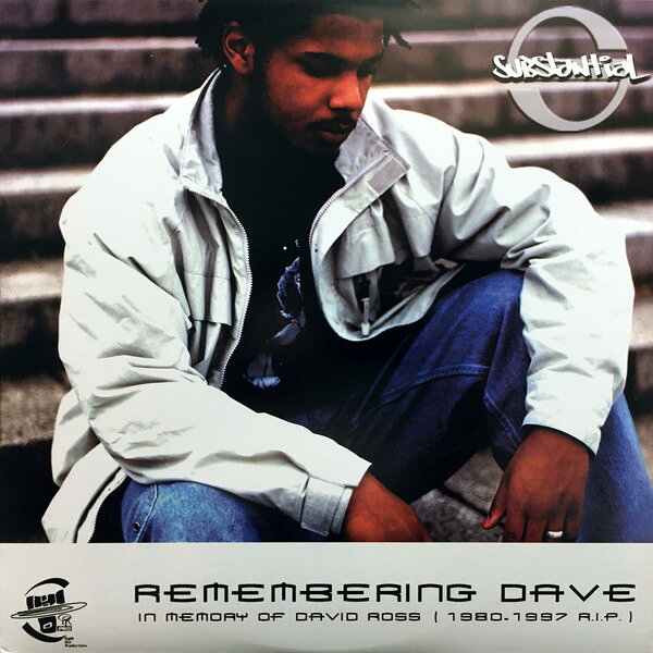 ・アーティスト Substantial ・タイトル Remembering Dave ・レーベル・型番 Hydeout Productions HOR015 ・フォーマット 12インチレコード ・コンディション(盤) 良い (VG+) ・コンディション(ジャケット) 良い (VG+) ・コンディション(帯) オビなし ・特記事項 サンプル画像です。実際の商品の画像ではありません 商品写真はバーコード/カタログ番号に対応したサンプル画像ですので、お送りする商品の画像ではありません。帯やライナーなどの付属品は、特記事項に記載されている場合のみ含まれます。プロモやカラーレコードなどの仕様についても、該当する場合のみ特記事項に記載しています。 【ご購入前に必ずご確認ください】 ・本店サイト(www.recordcity.jp)とは価格、送料が違います ・本店サイト、その他支店のオーダーとは同梱発送できません ・注文確定後に別の注文を頂いた場合、注文同士の同梱は致しかねます。 ・別倉庫から発送しているため、店頭受け渡しは対応しておりません ・一部商品は他の通販サイトでも販売しているため、ご注文のタイミングによっては商品のご用意ができない場合がございます。 ・土日祝日はお休みです 金曜・祝前日9時以降のご連絡またはご入金は、返答または発送が週明け・祝日明けに順次対応となります。 ・ご購入後のキャンセル不可 ご購入後のキャンセルはいかなる理由においてもお受けできません。ご了承の上、ご購入くださいませ。 ・日本郵便(ゆうパック/ゆうメール)によるお届けになります。 ・中古品であることをご理解ください 当ストアでは中古商品を主に販売しております。中古品であることをご理解の上ご購入ください。また、一部商品はRecordCityオンラインストアで試聴可能です。 ・返品について お客様のご都合による返品は一切承っておりません。 表記の内容と実際の商品に相違がある場合、また針飛び等で返品・返金をご希望される場合は、商品の到着後1週間以内にご連絡ください。商品の返送をこちらで確認後、キャンセル・返金を行います。 コンディションVG以下の商品は返品できません。プレイに影響のない表面のこすれ傷、プレス起因のノイズ盤は返品の対象外です。 【コンディション表記】 ・ほぼ新品(M-)(Like New) 完全な新品。未使用。当店ではほぼ使用しません ・非常に良い(EX)(Excellent) 中古盤として美品な状態。わずかな経年を感じるものの傷みを感じさせない、当店基準で最高の状態 ・良い(VG+)(Very Good Plus) 丁寧に扱われた中古品で、軽い使用感がみられる。 ・可(VG)(Acceptable) 使い込まれた中古品で、「良い」よりもさらに使用感がみられる。 ・悪い(VG-)(Bad) 状態が悪いアイテム。使用の保障はなく、再生不可、針飛び、目立つノイズがあるかもしれない。状態によるクレーム不可。返品不可。 ・非常に悪い(G)(Very Bad) 「悪い」よりさらに状態が悪いアイテム。使用の保障はなく、再生不可、針飛び、目立つノイズがあるかもしれない。状態によるクレーム不可。返品不可。 ・ジャンク(Fair)(Junk/Fair) 割れている、反っている、水ダメージがある、カビ、ジャケットが分離している、ひどい書き込み、ひどい擦れなど最低の状態。使用の保障はなく、再生不可、針飛び、目立つノイズがあるかもしれない。状態によるクレーム不可。返品不可。 ・ジャンク(Poor)(Junk/Poor) 割れている、反っている、水ダメージがある、カビ、ジャケットが分離している、ひどい書き込み、ひどい擦れなど最低の状態。使用の保障はなく、再生不可、針飛び、目立つノイズがあるかもしれない。状態によるクレーム不可。返品不可。