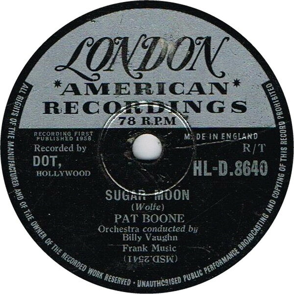 ・アーティスト Pat Boone ・タイトル Sugar Moon / Cherie, I Love You ・レーベル・型番 LONDON RECORDS HLD3640 ・フォーマット 78回転SP盤レコード ・コンディション(盤) 良い (VG+) ・コンディション(ジャケット) 良い (VG+) ・コンディション(帯) オビなし ・特記事項 【※再生コンディションによる返品不可】 サンプル画像です。実際の商品の画像ではありません 商品写真はバーコード/カタログ番号に対応したサンプル画像ですので、お送りする商品の画像ではありません。帯やライナーなどの付属品は、特記事項に記載されている場合のみ含まれます。プロモやカラーレコードなどの仕様についても、該当する場合のみ特記事項に記載しています。 【ご購入前に必ずご確認ください】 ・本店サイト(www.recordcity.jp)とは価格、送料が違います ・本店サイト、その他支店のオーダーとは同梱発送できません ・注文確定後に別の注文を頂いた場合、注文同士の同梱は致しかねます。 ・別倉庫から発送しているため、店頭受け渡しは対応しておりません ・一部商品は他の通販サイトでも販売しているため、ご注文のタイミングによっては商品のご用意ができない場合がございます。 ・土日祝日はお休みです 金曜・祝前日9時以降のご連絡またはご入金は、返答または発送が週明け・祝日明けに順次対応となります。 ・ご購入後のキャンセル不可 ご購入後のキャンセルはいかなる理由においてもお受けできません。ご了承の上、ご購入くださいませ。 ・日本郵便(ゆうパック/ゆうメール)によるお届けになります。 ・中古品であることをご理解ください 当ストアでは中古商品を主に販売しております。中古品であることをご理解の上ご購入ください。また、一部商品はRecordCityオンラインストアで試聴可能です。 ・返品について お客様のご都合による返品は一切承っておりません。 表記の内容と実際の商品に相違がある場合、また針飛び等で返品・返金をご希望される場合は、商品の到着後1週間以内にご連絡ください。商品の返送をこちらで確認後、キャンセル・返金を行います。 コンディションVG以下の商品は返品できません。プレイに影響のない表面のこすれ傷、プレス起因のノイズ盤は返品の対象外です。 【コンディション表記】 ・ほぼ新品(M-)(Like New) 完全な新品。未使用。当店ではほぼ使用しません ・非常に良い(EX)(Excellent) 中古盤として美品な状態。わずかな経年を感じるものの傷みを感じさせない、当店基準で最高の状態 ・良い(VG+)(Very Good Plus) 丁寧に扱われた中古品で、軽い使用感がみられる。 ・可(VG)(Acceptable) 使い込まれた中古品で、「良い」よりもさらに使用感がみられる。 ・悪い(VG-)(Bad) 状態が悪いアイテム。使用の保障はなく、再生不可、針飛び、目立つノイズがあるかもしれない。状態によるクレーム不可。返品不可。 ・非常に悪い(G)(Very Bad) 「悪い」よりさらに状態が悪いアイテム。使用の保障はなく、再生不可、針飛び、目立つノイズがあるかもしれない。状態によるクレーム不可。返品不可。 ・ジャンク(Fair)(Junk/Fair) 割れている、反っている、水ダメージがある、カビ、ジャケットが分離している、ひどい書き込み、ひどい擦れなど最低の状態。使用の保障はなく、再生不可、針飛び、目立つノイズがあるかもしれない。状態によるクレーム不可。返品不可。 ・ジャンク(Poor)(Junk/Poor) 割れている、反っている、水ダメージがある、カビ、ジャケットが分離している、ひどい書き込み、ひどい擦れなど最低の状態。使用の保障はなく、再生不可、針飛び、目立つノイズがあるかもしれない。状態によるクレーム不可。返品不可。