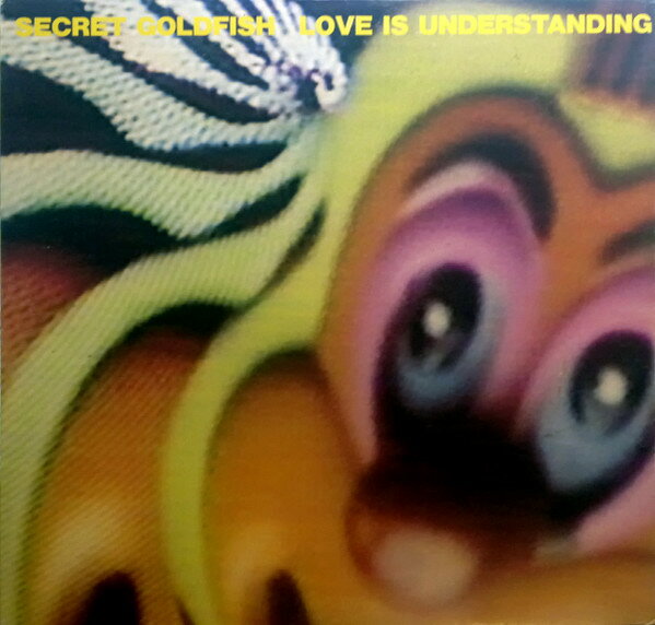 ・アーティスト Secret Goldfish ・タイトル Love Is Understanding ・レーベル・型番 WONDER RELEASE WRR11 ・フォーマット 12インチレコード ・コンディション(盤) 非常に良い(EX) ・コンディション(ジャケット) 良い (VG+) ・コンディション(帯) オビなし ・特記事項 サンプル画像です。実際の商品の画像ではありません 商品写真はバーコード/カタログ番号に対応したサンプル画像ですので、お送りする商品の画像ではありません。帯やライナーなどの付属品は、特記事項に記載されている場合のみ含まれます。プロモやカラーレコードなどの仕様についても、該当する場合のみ特記事項に記載しています。 【ご購入前に必ずご確認ください】 ・本店サイト(www.recordcity.jp)とは価格、送料が違います ・本店サイト、その他支店のオーダーとは同梱発送できません ・注文確定後に別の注文を頂いた場合、注文同士の同梱は致しかねます。 ・別倉庫から発送しているため、店頭受け渡しは対応しておりません ・一部商品は他の通販サイトでも販売しているため、ご注文のタイミングによっては商品のご用意ができない場合がございます。 ・土日祝日はお休みです 金曜・祝前日9時以降のご連絡またはご入金は、返答または発送が週明け・祝日明けに順次対応となります。 ・ご購入後のキャンセル不可 ご購入後のキャンセルはいかなる理由においてもお受けできません。ご了承の上、ご購入くださいませ。 ・日本郵便(ゆうパック/ゆうメール)によるお届けになります。 ・中古品であることをご理解ください 当ストアでは中古商品を主に販売しております。中古品であることをご理解の上ご購入ください。また、一部商品はRecordCityオンラインストアで試聴可能です。 ・返品について お客様のご都合による返品は一切承っておりません。 表記の内容と実際の商品に相違がある場合、また針飛び等で返品・返金をご希望される場合は、商品の到着後1週間以内にご連絡ください。商品の返送をこちらで確認後、キャンセル・返金を行います。 コンディションVG以下の商品は返品できません。プレイに影響のない表面のこすれ傷、プレス起因のノイズ盤は返品の対象外です。 【コンディション表記】 ・ほぼ新品(M-)(Like New) 完全な新品。未使用。当店ではほぼ使用しません ・非常に良い(EX)(Excellent) 中古盤として美品な状態。わずかな経年を感じるものの傷みを感じさせない、当店基準で最高の状態 ・良い(VG+)(Very Good Plus) 丁寧に扱われた中古品で、軽い使用感がみられる。 ・可(VG)(Acceptable) 使い込まれた中古品で、「良い」よりもさらに使用感がみられる。 ・悪い(VG-)(Bad) 状態が悪いアイテム。使用の保障はなく、再生不可、針飛び、目立つノイズがあるかもしれない。状態によるクレーム不可。返品不可。 ・非常に悪い(G)(Very Bad) 「悪い」よりさらに状態が悪いアイテム。使用の保障はなく、再生不可、針飛び、目立つノイズがあるかもしれない。状態によるクレーム不可。返品不可。 ・ジャンク(Fair)(Junk/Fair) 割れている、反っている、水ダメージがある、カビ、ジャケットが分離している、ひどい書き込み、ひどい擦れなど最低の状態。使用の保障はなく、再生不可、針飛び、目立つノイズがあるかもしれない。状態によるクレーム不可。返品不可。 ・ジャンク(Poor)(Junk/Poor) 割れている、反っている、水ダメージがある、カビ、ジャケットが分離している、ひどい書き込み、ひどい擦れなど最低の状態。使用の保障はなく、再生不可、針飛び、目立つノイズがあるかもしれない。状態によるクレーム不可。返品不可。