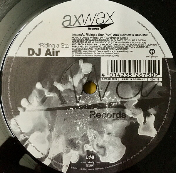 ・アーティスト DJ Air ・タイトル Riding A Star ・レーベル・型番 Axwax Records AXWAX2026 ・フォーマット 12インチレコード ・コンディション(盤) 良い (VG+) ・コンディション(ジャケット) 良い (VG+) ・コンディション(帯) オビなし ・特記事項 【レーベル剥離】 サンプル画像です。実際の商品の画像ではありません 商品写真はバーコード/カタログ番号に対応したサンプル画像ですので、お送りする商品の画像ではありません。帯やライナーなどの付属品は、特記事項に記載されている場合のみ含まれます。プロモやカラーレコードなどの仕様についても、該当する場合のみ特記事項に記載しています。 【ご購入前に必ずご確認ください】 ・本店サイト(www.recordcity.jp)とは価格、送料が違います ・本店サイト、その他支店のオーダーとは同梱発送できません ・注文確定後に別の注文を頂いた場合、注文同士の同梱は致しかねます。 ・別倉庫から発送しているため、店頭受け渡しは対応しておりません ・一部商品は他の通販サイトでも販売しているため、ご注文のタイミングによっては商品のご用意ができない場合がございます。 ・土日祝日はお休みです 金曜・祝前日9時以降のご連絡またはご入金は、返答または発送が週明け・祝日明けに順次対応となります。 ・ご購入後のキャンセル不可 ご購入後のキャンセルはいかなる理由においてもお受けできません。ご了承の上、ご購入くださいませ。 ・日本郵便(ゆうパック/ゆうメール)によるお届けになります。 ・中古品であることをご理解ください 当ストアでは中古商品を主に販売しております。中古品であることをご理解の上ご購入ください。また、一部商品はRecordCityオンラインストアで試聴可能です。 ・返品について お客様のご都合による返品は一切承っておりません。 表記の内容と実際の商品に相違がある場合、また針飛び等で返品・返金をご希望される場合は、商品の到着後1週間以内にご連絡ください。商品の返送をこちらで確認後、キャンセル・返金を行います。 コンディションVG以下の商品は返品できません。プレイに影響のない表面のこすれ傷、プレス起因のノイズ盤は返品の対象外です。 【コンディション表記】 ・ほぼ新品(M-)(Like New) 完全な新品。未使用。当店ではほぼ使用しません ・非常に良い(EX)(Excellent) 中古盤として美品な状態。わずかな経年を感じるものの傷みを感じさせない、当店基準で最高の状態 ・良い(VG+)(Very Good Plus) 丁寧に扱われた中古品で、軽い使用感がみられる。 ・可(VG)(Acceptable) 使い込まれた中古品で、「良い」よりもさらに使用感がみられる。 ・悪い(VG-)(Bad) 状態が悪いアイテム。使用の保障はなく、再生不可、針飛び、目立つノイズがあるかもしれない。状態によるクレーム不可。返品不可。 ・非常に悪い(G)(Very Bad) 「悪い」よりさらに状態が悪いアイテム。使用の保障はなく、再生不可、針飛び、目立つノイズがあるかもしれない。状態によるクレーム不可。返品不可。 ・ジャンク(Fair)(Junk/Fair) 割れている、反っている、水ダメージがある、カビ、ジャケットが分離している、ひどい書き込み、ひどい擦れなど最低の状態。使用の保障はなく、再生不可、針飛び、目立つノイズがあるかもしれない。状態によるクレーム不可。返品不可。 ・ジャンク(Poor)(Junk/Poor) 割れている、反っている、水ダメージがある、カビ、ジャケットが分離している、ひどい書き込み、ひどい擦れなど最低の状態。使用の保障はなく、再生不可、針飛び、目立つノイズがあるかもしれない。状態によるクレーム不可。返品不可。