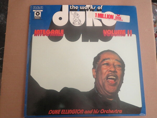 ・アーティスト Duke Ellington & His Orchestra ・タイトル The Works Of Duke - Integrale Volume 11 ・レーベル・型番 RCA FXM17072 ・フォーマット LPレコード ・コンディション(盤) 非常に良い(EX) ・コンディション(ジャケット) 良い (VG+) ・コンディション(帯) オビなし ・特記事項 サンプル画像です。実際の商品の画像ではありません 商品写真はバーコード/カタログ番号に対応したサンプル画像ですので、お送りする商品の画像ではありません。帯やライナーなどの付属品は、特記事項に記載されている場合のみ含まれます。プロモやカラーレコードなどの仕様についても、該当する場合のみ特記事項に記載しています。 【ご購入前に必ずご確認ください】 ・本店サイト(www.recordcity.jp)とは価格、送料が違います ・本店サイト、その他支店のオーダーとは同梱発送できません ・注文確定後に別の注文を頂いた場合、注文同士の同梱は致しかねます。 ・別倉庫から発送しているため、店頭受け渡しは対応しておりません ・一部商品は他の通販サイトでも販売しているため、ご注文のタイミングによっては商品のご用意ができない場合がございます。 ・土日祝日はお休みです 金曜・祝前日9時以降のご連絡またはご入金は、返答または発送が週明け・祝日明けに順次対応となります。 ・ご購入後のキャンセル不可 ご購入後のキャンセルはいかなる理由においてもお受けできません。ご了承の上、ご購入くださいませ。 ・日本郵便(ゆうパック/ゆうメール)によるお届けになります。 ・中古品であることをご理解ください 当ストアでは中古商品を主に販売しております。中古品であることをご理解の上ご購入ください。また、一部商品はRecordCityオンラインストアで試聴可能です。 ・返品について お客様のご都合による返品は一切承っておりません。 表記の内容と実際の商品に相違がある場合、また針飛び等で返品・返金をご希望される場合は、商品の到着後1週間以内にご連絡ください。商品の返送をこちらで確認後、キャンセル・返金を行います。 コンディションVG以下の商品は返品できません。プレイに影響のない表面のこすれ傷、プレス起因のノイズ盤は返品の対象外です。 【コンディション表記】 ・ほぼ新品(M-)(Like New) 完全な新品。未使用。当店ではほぼ使用しません ・非常に良い(EX)(Excellent) 中古盤として美品な状態。わずかな経年を感じるものの傷みを感じさせない、当店基準で最高の状態 ・良い(VG+)(Very Good Plus) 丁寧に扱われた中古品で、軽い使用感がみられる。 ・可(VG)(Acceptable) 使い込まれた中古品で、「良い」よりもさらに使用感がみられる。 ・悪い(VG-)(Bad) 状態が悪いアイテム。使用の保障はなく、再生不可、針飛び、目立つノイズがあるかもしれない。状態によるクレーム不可。返品不可。 ・非常に悪い(G)(Very Bad) 「悪い」よりさらに状態が悪いアイテム。使用の保障はなく、再生不可、針飛び、目立つノイズがあるかもしれない。状態によるクレーム不可。返品不可。 ・ジャンク(Fair)(Junk/Fair) 割れている、反っている、水ダメージがある、カビ、ジャケットが分離している、ひどい書き込み、ひどい擦れなど最低の状態。使用の保障はなく、再生不可、針飛び、目立つノイズがあるかもしれない。状態によるクレーム不可。返品不可。 ・ジャンク(Poor)(Junk/Poor) 割れている、反っている、水ダメージがある、カビ、ジャケットが分離している、ひどい書き込み、ひどい擦れなど最低の状態。使用の保障はなく、再生不可、針飛び、目立つノイズがあるかもしれない。状態によるクレーム不可。返品不可。