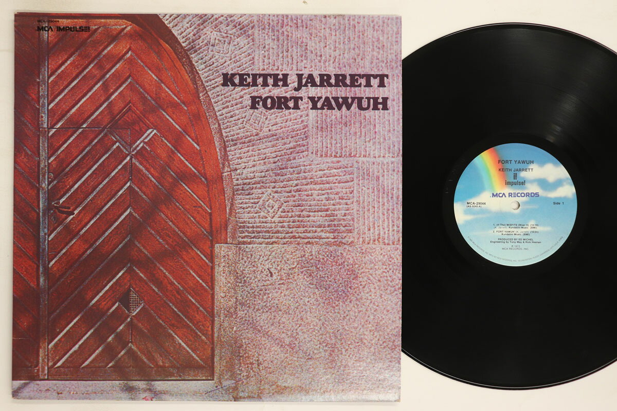・アーティスト Keith Jarrett ・タイトル Fort Yawuh ・レーベル・型番 MCA MCA29044 ・フォーマット LPレコード ・コンディション(盤) 良い (VG+) ・コンディション(ジャケット) 良い (VG+) ・コンディション(帯) オビなし ・特記事項 【盤に目立った跡】 実際に発送される商品の画像です 【ご購入前に必ずご確認ください】 ・本店サイト(www.recordcity.jp)とは価格、送料が違います ・本店サイト、その他支店のオーダーとは同梱発送できません ・注文確定後に別の注文を頂いた場合、注文同士の同梱は致しかねます。 ・別倉庫から発送しているため、店頭受け渡しは対応しておりません ・一部商品は他の通販サイトでも販売しているため、ご注文のタイミングによっては商品のご用意ができない場合がございます。 ・土日祝日はお休みです 金曜・祝前日9時以降のご連絡またはご入金は、返答または発送が週明け・祝日明けに順次対応となります。 ・ご購入後のキャンセル不可 ご購入後のキャンセルはいかなる理由においてもお受けできません。ご了承の上、ご購入くださいませ。 ・日本郵便(ゆうパック/ゆうメール)によるお届けになります。 ・中古品であることをご理解ください 当ストアでは中古商品を主に販売しております。中古品であることをご理解の上ご購入ください。また、一部商品はRecordCityオンラインストアで試聴可能です。 ・返品について お客様のご都合による返品は一切承っておりません。 表記の内容と実際の商品に相違がある場合、また針飛び等で返品・返金をご希望される場合は、商品の到着後1週間以内にご連絡ください。商品の返送をこちらで確認後、キャンセル・返金を行います。 コンディションVG以下の商品は返品できません。プレイに影響のない表面のこすれ傷、プレス起因のノイズ盤は返品の対象外です。 【コンディション表記】 ・ほぼ新品(M-)(Like New) 完全な新品。未使用。当店ではほぼ使用しません ・非常に良い(EX)(Excellent) 中古盤として美品な状態。わずかな経年を感じるものの傷みを感じさせない、当店基準で最高の状態 ・良い(VG+)(Very Good Plus) 丁寧に扱われた中古品で、軽い使用感がみられる。 ・可(VG)(Acceptable) 使い込まれた中古品で、「良い」よりもさらに使用感がみられる。 ・悪い(VG-)(Bad) 状態が悪いアイテム。使用の保障はなく、再生不可、針飛び、目立つノイズがあるかもしれない。状態によるクレーム不可。返品不可。 ・非常に悪い(G)(Very Bad) 「悪い」よりさらに状態が悪いアイテム。使用の保障はなく、再生不可、針飛び、目立つノイズがあるかもしれない。状態によるクレーム不可。返品不可。 ・ジャンク(Fair)(Junk/Fair) 割れている、反っている、水ダメージがある、カビ、ジャケットが分離している、ひどい書き込み、ひどい擦れなど最低の状態。使用の保障はなく、再生不可、針飛び、目立つノイズがあるかもしれない。状態によるクレーム不可。返品不可。 ・ジャンク(Poor)(Junk/Poor) 割れている、反っている、水ダメージがある、カビ、ジャケットが分離している、ひどい書き込み、ひどい擦れなど最低の状態。使用の保障はなく、再生不可、針飛び、目立つノイズがあるかもしれない。状態によるクレーム不可。返品不可。