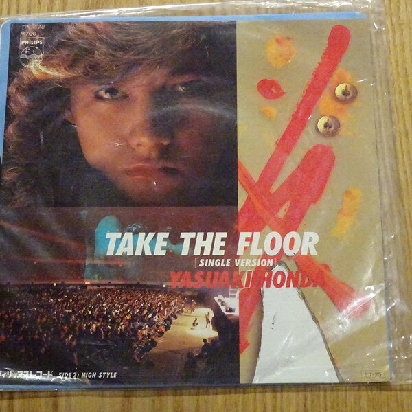 ・アーティスト 本田恭章 ・タイトル Take The Floor (Single Version) / High Style ・レーベル・型番 PHILIPS 7PL178 ・フォーマット 7インチレコード(CDではありません) ・コンディション(盤) 非常に良い(EX) ・コンディション(ジャケット) 非常に良い(EX) ・コンディション(帯) オビなし ・特記事項 サンプル画像です。実際の商品の画像ではありません 商品写真はバーコード/カタログ番号に対応したサンプル画像ですので、お送りする商品の画像ではありません。帯やライナーなどの付属品は、特記事項に記載されている場合のみ含まれます。プロモやカラーレコードなどの仕様についても、該当する場合のみ特記事項に記載しています。 【ご購入前に必ずご確認ください】 ・本店サイト(www.recordcity.jp)とは価格、送料が違います ・本店サイト、その他支店のオーダーとは同梱発送できません ・注文確定後に別の注文を頂いた場合、注文同士の同梱は致しかねます。 ・別倉庫から発送しているため、店頭受け渡しは対応しておりません ・一部商品は他の通販サイトでも販売しているため、ご注文のタイミングによっては商品のご用意ができない場合がございます。 ・土日祝日はお休みです 金曜・祝前日9時以降のご連絡またはご入金は、返答または発送が週明け・祝日明けに順次対応となります。 ・ご購入後のキャンセル不可 ご購入後のキャンセルはいかなる理由においてもお受けできません。ご了承の上、ご購入くださいませ。 ・日本郵便(ゆうパック/ゆうメール)によるお届けになります。 ・中古品であることをご理解ください 当ストアでは中古商品を主に販売しております。中古品であることをご理解の上ご購入ください。また、一部商品はRecordCityオンラインストアで試聴可能です。 ・返品について お客様のご都合による返品は一切承っておりません。 表記の内容と実際の商品に相違がある場合、また針飛び等で返品・返金をご希望される場合は、商品の到着後1週間以内にご連絡ください。商品の返送をこちらで確認後、キャンセル・返金を行います。 コンディションVG以下の商品は返品できません。プレイに影響のない表面のこすれ傷、プレス起因のノイズ盤は返品の対象外です。 【コンディション表記】 ・ほぼ新品(M-)(Like New) 完全な新品。未使用。当店ではほぼ使用しません ・非常に良い(EX)(Excellent) 中古盤として美品な状態。わずかな経年を感じるものの傷みを感じさせない、当店基準で最高の状態 ・良い(VG+)(Very Good Plus) 丁寧に扱われた中古品で、軽い使用感がみられる。 ・可(VG)(Acceptable) 使い込まれた中古品で、「良い」よりもさらに使用感がみられる。 ・悪い(VG-)(Bad) 状態が悪いアイテム。使用の保障はなく、再生不可、針飛び、目立つノイズがあるかもしれない。状態によるクレーム不可。返品不可。 ・非常に悪い(G)(Very Bad) 「悪い」よりさらに状態が悪いアイテム。使用の保障はなく、再生不可、針飛び、目立つノイズがあるかもしれない。状態によるクレーム不可。返品不可。 ・ジャンク(Fair)(Junk/Fair) 割れている、反っている、水ダメージがある、カビ、ジャケットが分離している、ひどい書き込み、ひどい擦れなど最低の状態。使用の保障はなく、再生不可、針飛び、目立つノイズがあるかもしれない。状態によるクレーム不可。返品不可。 ・ジャンク(Poor)(Junk/Poor) 割れている、反っている、水ダメージがある、カビ、ジャケットが分離している、ひどい書き込み、ひどい擦れなど最低の状態。使用の保障はなく、再生不可、針飛び、目立つノイズがあるかもしれない。状態によるクレーム不可。返品不可。