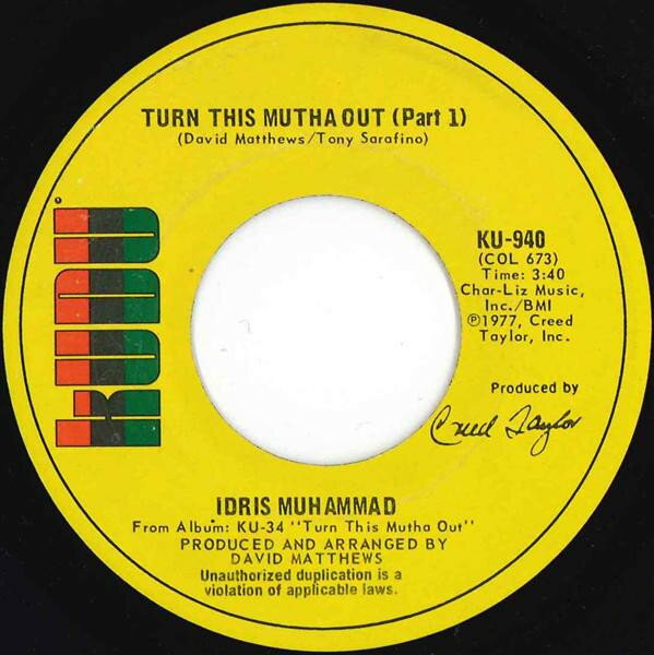 ・アーティスト Idris Muhammad ・タイトル Turn This Mutha Out ・レーベル・型番 Kudu KU940 ・フォーマット 7インチレコード ・コンディション(盤) 非常に良い(EX) ・コンディション(ジャケット) プレインカバー（元ジャケット／カバー無し） ・コンディション(帯) オビなし ・特記事項 【company sleeve】 サンプル画像です。実際の商品の画像ではありません 商品写真はバーコード/カタログ番号に対応したサンプル画像ですので、お送りする商品の画像ではありません。帯やライナーなどの付属品は、特記事項に記載されている場合のみ含まれます。プロモやカラーレコードなどの仕様についても、該当する場合のみ特記事項に記載しています。 【ご購入前に必ずご確認ください】 ・本店サイト(www.recordcity.jp)とは価格、送料が違います ・本店サイト、その他支店のオーダーとは同梱発送できません ・注文確定後に別の注文を頂いた場合、注文同士の同梱は致しかねます。 ・別倉庫から発送しているため、店頭受け渡しは対応しておりません ・一部商品は他の通販サイトでも販売しているため、ご注文のタイミングによっては商品のご用意ができない場合がございます。 ・土日祝日はお休みです 金曜・祝前日9時以降のご連絡またはご入金は、返答または発送が週明け・祝日明けに順次対応となります。 ・ご購入後のキャンセル不可 ご購入後のキャンセルはいかなる理由においてもお受けできません。ご了承の上、ご購入くださいませ。 ・日本郵便(ゆうパック/ゆうメール)によるお届けになります。 ・中古品であることをご理解ください 当ストアでは中古商品を主に販売しております。中古品であることをご理解の上ご購入ください。また、一部商品はRecordCityオンラインストアで試聴可能です。 ・返品について お客様のご都合による返品は一切承っておりません。 表記の内容と実際の商品に相違がある場合、また針飛び等で返品・返金をご希望される場合は、商品の到着後1週間以内にご連絡ください。商品の返送をこちらで確認後、キャンセル・返金を行います。 コンディションVG以下の商品は返品できません。プレイに影響のない表面のこすれ傷、プレス起因のノイズ盤は返品の対象外です。 【コンディション表記】 ・ほぼ新品(M-)(Like New) 完全な新品。未使用。当店ではほぼ使用しません ・非常に良い(EX)(Excellent) 中古盤として美品な状態。わずかな経年を感じるものの傷みを感じさせない、当店基準で最高の状態 ・良い(VG+)(Very Good Plus) 丁寧に扱われた中古品で、軽い使用感がみられる。 ・可(VG)(Acceptable) 使い込まれた中古品で、「良い」よりもさらに使用感がみられる。 ・悪い(VG-)(Bad) 状態が悪いアイテム。使用の保障はなく、再生不可、針飛び、目立つノイズがあるかもしれない。状態によるクレーム不可。返品不可。 ・非常に悪い(G)(Very Bad) 「悪い」よりさらに状態が悪いアイテム。使用の保障はなく、再生不可、針飛び、目立つノイズがあるかもしれない。状態によるクレーム不可。返品不可。 ・ジャンク(Fair)(Junk/Fair) 割れている、反っている、水ダメージがある、カビ、ジャケットが分離している、ひどい書き込み、ひどい擦れなど最低の状態。使用の保障はなく、再生不可、針飛び、目立つノイズがあるかもしれない。状態によるクレーム不可。返品不可。 ・ジャンク(Poor)(Junk/Poor) 割れている、反っている、水ダメージがある、カビ、ジャケットが分離している、ひどい書き込み、ひどい擦れなど最低の状態。使用の保障はなく、再生不可、針飛び、目立つノイズがあるかもしれない。状態によるクレーム不可。返品不可。