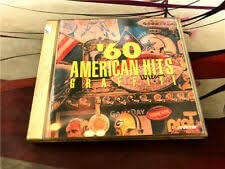 ・アーティスト オムニバス ・タイトル 60アメリカン・ヒット・グラ ・レーベル・型番 ・フォーマット CD ・コンディション(盤) 可 (VG) ・コンディション(ジャケット) ・コンディション(帯) オビなし ・特記事項 【盤に目立ったキズ】 サンプル画像です。実際の商品の画像ではありません 商品写真はバーコード/カタログ番号に対応したサンプル画像ですので、お送りする商品の画像ではありません。帯やライナーなどの付属品は、特記事項に記載されている場合のみ含まれます。プロモやカラーレコードなどの仕様についても、該当する場合のみ特記事項に記載しています。 【ご購入前に必ずご確認ください】 ・本店サイト(www.recordcity.jp)とは価格、送料が違います ・本店サイト、その他支店のオーダーとは同梱発送できません ・注文確定後に別の注文を頂いた場合、注文同士の同梱は致しかねます。 ・別倉庫から発送しているため、店頭受け渡しは対応しておりません ・一部商品は他の通販サイトでも販売しているため、ご注文のタイミングによっては商品のご用意ができない場合がございます。 ・土日祝日はお休みです 金曜・祝前日9時以降のご連絡またはご入金は、返答または発送が週明け・祝日明けに順次対応となります。 ・ご購入後のキャンセル不可 ご購入後のキャンセルはいかなる理由においてもお受けできません。ご了承の上、ご購入くださいませ。 ・日本郵便(ゆうパック/ゆうメール)によるお届けになります。 ・中古品であることをご理解ください 当ストアでは中古商品を主に販売しております。中古品であることをご理解の上ご購入ください。また、一部商品はRecordCityオンラインストアで試聴可能です。 ・返品について お客様のご都合による返品は一切承っておりません。 表記の内容と実際の商品に相違がある場合、また針飛び等で返品・返金をご希望される場合は、商品の到着後1週間以内にご連絡ください。商品の返送をこちらで確認後、キャンセル・返金を行います。 コンディションVG以下の商品は返品できません。プレイに影響のない表面のこすれ傷、プレス起因のノイズ盤は返品の対象外です。 【コンディション表記】 ・ほぼ新品(M-)(Like New) 完全な新品。未使用。当店ではほぼ使用しません ・非常に良い(EX)(Excellent) 中古盤として美品な状態。わずかな経年を感じるものの傷みを感じさせない、当店基準で最高の状態 ・良い(VG+)(Very Good Plus) 丁寧に扱われた中古品で、軽い使用感がみられる。 ・可(VG)(Acceptable) 使い込まれた中古品で、「良い」よりもさらに使用感がみられる。 ・悪い(VG-)(Bad) 状態が悪いアイテム。使用の保障はなく、再生不可、針飛び、目立つノイズがあるかもしれない。状態によるクレーム不可。返品不可。 ・非常に悪い(G)(Very Bad) 「悪い」よりさらに状態が悪いアイテム。使用の保障はなく、再生不可、針飛び、目立つノイズがあるかもしれない。状態によるクレーム不可。返品不可。 ・ジャンク(Fair)(Junk/Fair) 割れている、反っている、水ダメージがある、カビ、ジャケットが分離している、ひどい書き込み、ひどい擦れなど最低の状態。使用の保障はなく、再生不可、針飛び、目立つノイズがあるかもしれない。状態によるクレーム不可。返品不可。 ・ジャンク(Poor)(Junk/Poor) 割れている、反っている、水ダメージがある、カビ、ジャケットが分離している、ひどい書き込み、ひどい擦れなど最低の状態。使用の保障はなく、再生不可、針飛び、目立つノイズがあるかもしれない。状態によるクレーム不可。返品不可。