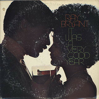 ・アーティスト Ray Bryant ・タイトル It Was A Very Good Year ・レーベル・型番 Cadet 2CA50038 ・フォーマット LPレコード ・コンディション(盤) 良い (VG+) ・コンディション(ジャケット) 良い (VG+) ・コンディション(帯) オビなし ・特記事項 【カバーにカットアウトホール】【盤に目立った跡】 サンプル画像です。実際の商品の画像ではありません 商品写真はバーコード/カタログ番号に対応したサンプル画像ですので、お送りする商品の画像ではありません。帯やライナーなどの付属品は、特記事項に記載されている場合のみ含まれます。プロモやカラーレコードなどの仕様についても、該当する場合のみ特記事項に記載しています。 【ご購入前に必ずご確認ください】 ・本店サイト(www.recordcity.jp)とは価格、送料が違います ・本店サイト、その他支店のオーダーとは同梱発送できません ・注文確定後に別の注文を頂いた場合、注文同士の同梱は致しかねます。 ・別倉庫から発送しているため、店頭受け渡しは対応しておりません ・一部商品は他の通販サイトでも販売しているため、ご注文のタイミングによっては商品のご用意ができない場合がございます。 ・土日祝日はお休みです 金曜・祝前日9時以降のご連絡またはご入金は、返答または発送が週明け・祝日明けに順次対応となります。 ・ご購入後のキャンセル不可 ご購入後のキャンセルはいかなる理由においてもお受けできません。ご了承の上、ご購入くださいませ。 ・日本郵便(ゆうパック/ゆうメール)によるお届けになります。 ・中古品であることをご理解ください 当ストアでは中古商品を主に販売しております。中古品であることをご理解の上ご購入ください。また、一部商品はRecordCityオンラインストアで試聴可能です。 ・返品について お客様のご都合による返品は一切承っておりません。 表記の内容と実際の商品に相違がある場合、また針飛び等で返品・返金をご希望される場合は、商品の到着後1週間以内にご連絡ください。商品の返送をこちらで確認後、キャンセル・返金を行います。 コンディションVG以下の商品は返品できません。プレイに影響のない表面のこすれ傷、プレス起因のノイズ盤は返品の対象外です。 【コンディション表記】 ・ほぼ新品(M-)(Like New) 完全な新品。未使用。当店ではほぼ使用しません ・非常に良い(EX)(Excellent) 中古盤として美品な状態。わずかな経年を感じるものの傷みを感じさせない、当店基準で最高の状態 ・良い(VG+)(Very Good Plus) 丁寧に扱われた中古品で、軽い使用感がみられる。 ・可(VG)(Acceptable) 使い込まれた中古品で、「良い」よりもさらに使用感がみられる。 ・悪い(VG-)(Bad) 状態が悪いアイテム。使用の保障はなく、再生不可、針飛び、目立つノイズがあるかもしれない。状態によるクレーム不可。返品不可。 ・非常に悪い(G)(Very Bad) 「悪い」よりさらに状態が悪いアイテム。使用の保障はなく、再生不可、針飛び、目立つノイズがあるかもしれない。状態によるクレーム不可。返品不可。 ・ジャンク(Fair)(Junk/Fair) 割れている、反っている、水ダメージがある、カビ、ジャケットが分離している、ひどい書き込み、ひどい擦れなど最低の状態。使用の保障はなく、再生不可、針飛び、目立つノイズがあるかもしれない。状態によるクレーム不可。返品不可。 ・ジャンク(Poor)(Junk/Poor) 割れている、反っている、水ダメージがある、カビ、ジャケットが分離している、ひどい書き込み、ひどい擦れなど最低の状態。使用の保障はなく、再生不可、針飛び、目立つノイズがあるかもしれない。状態によるクレーム不可。返品不可。