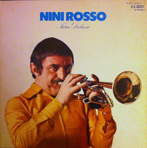 ・アーティスト Nini Rosso ・タイトル Twin DeLuxe ・レーベル Globe (9) SJET94101 ・フォーマット LP ・コンディション(盤) 良い (VG+) ・コンディション(ジャケット) 良い (VG+) ・コンディション(帯) 非常に良い(EX) ・特記事項 サンプル画像です。実際の商品の画像ではありません 商品写真はバーコード/カタログ番号に対応したサンプル画像ですので、お送りする商品の画像ではありません。帯やライナーなどの付属品は、特記事項に記載されている場合のみ含まれます。プロモやカラーレコードなどの仕様についても、該当する場合のみ特記事項に記載しています。 【ご購入前に必ずご確認ください】 ・本店サイト(www.recordcity.jp)とは価格、送料が違います ・本店サイト、その他支店のオーダーとは同梱発送できません ・別倉庫から発送しているため、店頭受け渡しは対応しておりません ・一部商品は他の通販サイトでも販売しているため、ご注文のタイミングによっては商品のご用意ができない場合がございます。 ・土日祝日はお休みです 金曜・祝前日9時以降のご連絡またはご入金は、返答または発送が週明け・祝日明けに順次対応となります。 ・ご購入後のキャンセル不可 ご購入後のキャンセルはいかなる理由においてもお受けできません。ご了承の上、ご購入くださいませ。 ・日本郵便(ゆうパック/ゆうメール)によるお届けになります。 ・中古品であることをご理解ください 当ストアではお客様よりお譲りいただいた中古商品を販売しております。中古品であることをご理解の上ご購入ください。また、一部商品はRecordCityウェブショップで試聴可能です。 ・返品について お客様のご都合による商品のご返品は一切承っておりません。 表記の内容と実際の商品に相違がある場合、また針飛び等で返品・返金をご希望される場合は、商品の到着後1週間以内にご連絡ください。商品の返送をこちらで確認後、返金を行います。 コンディションVG以下の商品は返品できません。プレイに影響のない表面のこすれ傷、プレス起因のノイズ盤は返品の対象外です。 【コンディション表記】 ・ほぼ新品(M-)(Like New) 完全な新品。未使用。当店ではほぼ使用しません ・非常に良い(EX)(Excellent) 中古盤として美品な状態。わずかな経年を感じるものの傷みを感じさせない、当店基準で最高の状態 ・良い(VG+)(Very Good Plus) 丁寧に扱われた中古品で、軽い使用感がみられる。 ・可(VG)(Acceptable) 使い込まれた中古品で、「良い」よりもさらに使用感がみられる。 ・悪い(VG-)(Bad) 状態が悪いアイテム。使用の保障はなく、再生不可、針飛び、目立つノイズがあるかもしれない。状態によるクレーム不可。返品不可。 ・非常に悪い(G)(Very Bad) 「悪い」よりさらに状態が悪いアイテム。使用の保障はなく、再生不可、針飛び、目立つノイズがあるかもしれない。状態によるクレーム不可。返品不可。 ・ジャンク(Fair)(Junk/Fair) 割れている、反っている、水ダメージがある、カビ、ジャケットが分離している、ひどい書き込み、ひどい擦れなど最低の状態。使用の保障はなく、再生不可、針飛び、目立つノイズがあるかもしれない。状態によるクレーム不可。返品不可。 ・ジャンク(Poor)(Junk/Poor) 割れている、反っている、水ダメージがある、カビ、ジャケットが分離している、ひどい書き込み、ひどい擦れなど最低の状態。使用の保障はなく、再生不可、針飛び、目立つノイズがあるかもしれない。状態によるクレーム不可。返品不可。