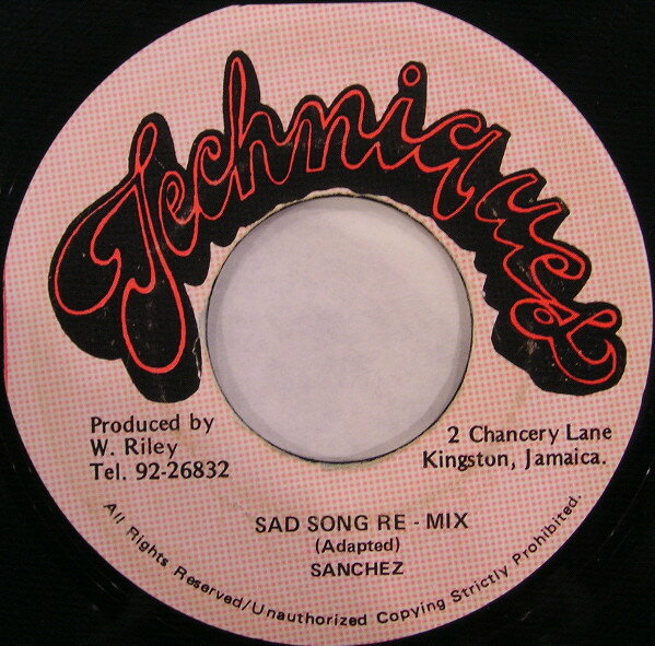 ・アーティスト Sanchez ・タイトル Sad Song Re-Mix ・レーベル・型番 Techniques NONE ・フォーマット 7" ・コンディション(盤) 良い (VG+) ・コンディション(ジャケット) ・コンディション(帯) オビなし ・特記事項 サンプル画像です。実際の商品の画像ではありません 商品写真はバーコード/カタログ番号に対応したサンプル画像ですので、お送りする商品の画像ではありません。帯やライナーなどの付属品は、特記事項に記載されている場合のみ含まれます。プロモやカラーレコードなどの仕様についても、該当する場合のみ特記事項に記載しています。 【ご購入前に必ずご確認ください】 ・本店サイト(www.recordcity.jp)とは価格、送料が違います ・本店サイト、その他支店のオーダーとは同梱発送できません ・注文確定後に別の注文を頂いた場合、注文同士の同梱は致しかねます。 ・別倉庫から発送しているため、店頭受け渡しは対応しておりません ・一部商品は他の通販サイトでも販売しているため、ご注文のタイミングによっては商品のご用意ができない場合がございます。 ・土日祝日はお休みです 金曜・祝前日9時以降のご連絡またはご入金は、返答または発送が週明け・祝日明けに順次対応となります。 ・ご購入後のキャンセル不可 ご購入後のキャンセルはいかなる理由においてもお受けできません。ご了承の上、ご購入くださいませ。 ・日本郵便(ゆうパック/ゆうメール)によるお届けになります。 ・中古品であることをご理解ください 当ストアでは中古商品を主に販売しております。中古品であることをご理解の上ご購入ください。また、一部商品はRecordCityオンラインストアで試聴可能です。 ・返品について お客様のご都合による返品は一切承っておりません。 表記の内容と実際の商品に相違がある場合、また針飛び等で返品・返金をご希望される場合は、商品の到着後1週間以内にご連絡ください。商品の返送をこちらで確認後、キャンセル・返金を行います。 コンディションVG以下の商品は返品できません。プレイに影響のない表面のこすれ傷、プレス起因のノイズ盤は返品の対象外です。 【コンディション表記】 ・ほぼ新品(M-)(Like New) 完全な新品。未使用。当店ではほぼ使用しません ・非常に良い(EX)(Excellent) 中古盤として美品な状態。わずかな経年を感じるものの傷みを感じさせない、当店基準で最高の状態 ・良い(VG+)(Very Good Plus) 丁寧に扱われた中古品で、軽い使用感がみられる。 ・可(VG)(Acceptable) 使い込まれた中古品で、「良い」よりもさらに使用感がみられる。 ・悪い(VG-)(Bad) 状態が悪いアイテム。使用の保障はなく、再生不可、針飛び、目立つノイズがあるかもしれない。状態によるクレーム不可。返品不可。 ・非常に悪い(G)(Very Bad) 「悪い」よりさらに状態が悪いアイテム。使用の保障はなく、再生不可、針飛び、目立つノイズがあるかもしれない。状態によるクレーム不可。返品不可。 ・ジャンク(Fair)(Junk/Fair) 割れている、反っている、水ダメージがある、カビ、ジャケットが分離している、ひどい書き込み、ひどい擦れなど最低の状態。使用の保障はなく、再生不可、針飛び、目立つノイズがあるかもしれない。状態によるクレーム不可。返品不可。 ・ジャンク(Poor)(Junk/Poor) 割れている、反っている、水ダメージがある、カビ、ジャケットが分離している、ひどい書き込み、ひどい擦れなど最低の状態。使用の保障はなく、再生不可、針飛び、目立つノイズがあるかもしれない。状態によるクレーム不可。返品不可。