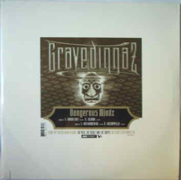 ・アーティスト Gravediggaz ・タイトル Dangerous Mindz ・レーベル・型番 Gee Street 63881335071 ・フォーマット 12" ・コンディション(盤) 良い (VG+) ・コンディション(ジャケット) 良い (VG+) ・コンディション(帯) オビなし ・特記事項 サンプル画像です。実際の商品の画像ではありません 商品写真はバーコード/カタログ番号に対応したサンプル画像ですので、お送りする商品の画像ではありません。帯やライナーなどの付属品は、特記事項に記載されている場合のみ含まれます。プロモやカラーレコードなどの仕様についても、該当する場合のみ特記事項に記載しています。 【ご購入前に必ずご確認ください】 ・本店サイト(www.recordcity.jp)とは価格、送料が違います ・本店サイト、その他支店のオーダーとは同梱発送できません ・注文確定後に別の注文を頂いた場合、注文同士の同梱は致しかねます。 ・別倉庫から発送しているため、店頭受け渡しは対応しておりません ・一部商品は他の通販サイトでも販売しているため、ご注文のタイミングによっては商品のご用意ができない場合がございます。 ・土日祝日はお休みです 金曜・祝前日9時以降のご連絡またはご入金は、返答または発送が週明け・祝日明けに順次対応となります。 ・ご購入後のキャンセル不可 ご購入後のキャンセルはいかなる理由においてもお受けできません。ご了承の上、ご購入くださいませ。 ・日本郵便(ゆうパック/ゆうメール)によるお届けになります。 ・中古品であることをご理解ください 当ストアでは中古商品を主に販売しております。中古品であることをご理解の上ご購入ください。また、一部商品はRecordCityオンラインストアで試聴可能です。 ・返品について お客様のご都合による返品は一切承っておりません。 表記の内容と実際の商品に相違がある場合、また針飛び等で返品・返金をご希望される場合は、商品の到着後1週間以内にご連絡ください。商品の返送をこちらで確認後、キャンセル・返金を行います。 コンディションVG以下の商品は返品できません。プレイに影響のない表面のこすれ傷、プレス起因のノイズ盤は返品の対象外です。 【コンディション表記】 ・ほぼ新品(M-)(Like New) 完全な新品。未使用。当店ではほぼ使用しません ・非常に良い(EX)(Excellent) 中古盤として美品な状態。わずかな経年を感じるものの傷みを感じさせない、当店基準で最高の状態 ・良い(VG+)(Very Good Plus) 丁寧に扱われた中古品で、軽い使用感がみられる。 ・可(VG)(Acceptable) 使い込まれた中古品で、「良い」よりもさらに使用感がみられる。 ・悪い(VG-)(Bad) 状態が悪いアイテム。使用の保障はなく、再生不可、針飛び、目立つノイズがあるかもしれない。状態によるクレーム不可。返品不可。 ・非常に悪い(G)(Very Bad) 「悪い」よりさらに状態が悪いアイテム。使用の保障はなく、再生不可、針飛び、目立つノイズがあるかもしれない。状態によるクレーム不可。返品不可。 ・ジャンク(Fair)(Junk/Fair) 割れている、反っている、水ダメージがある、カビ、ジャケットが分離している、ひどい書き込み、ひどい擦れなど最低の状態。使用の保障はなく、再生不可、針飛び、目立つノイズがあるかもしれない。状態によるクレーム不可。返品不可。 ・ジャンク(Poor)(Junk/Poor) 割れている、反っている、水ダメージがある、カビ、ジャケットが分離している、ひどい書き込み、ひどい擦れなど最低の状態。使用の保障はなく、再生不可、針飛び、目立つノイズがあるかもしれない。状態によるクレーム不可。返品不可。