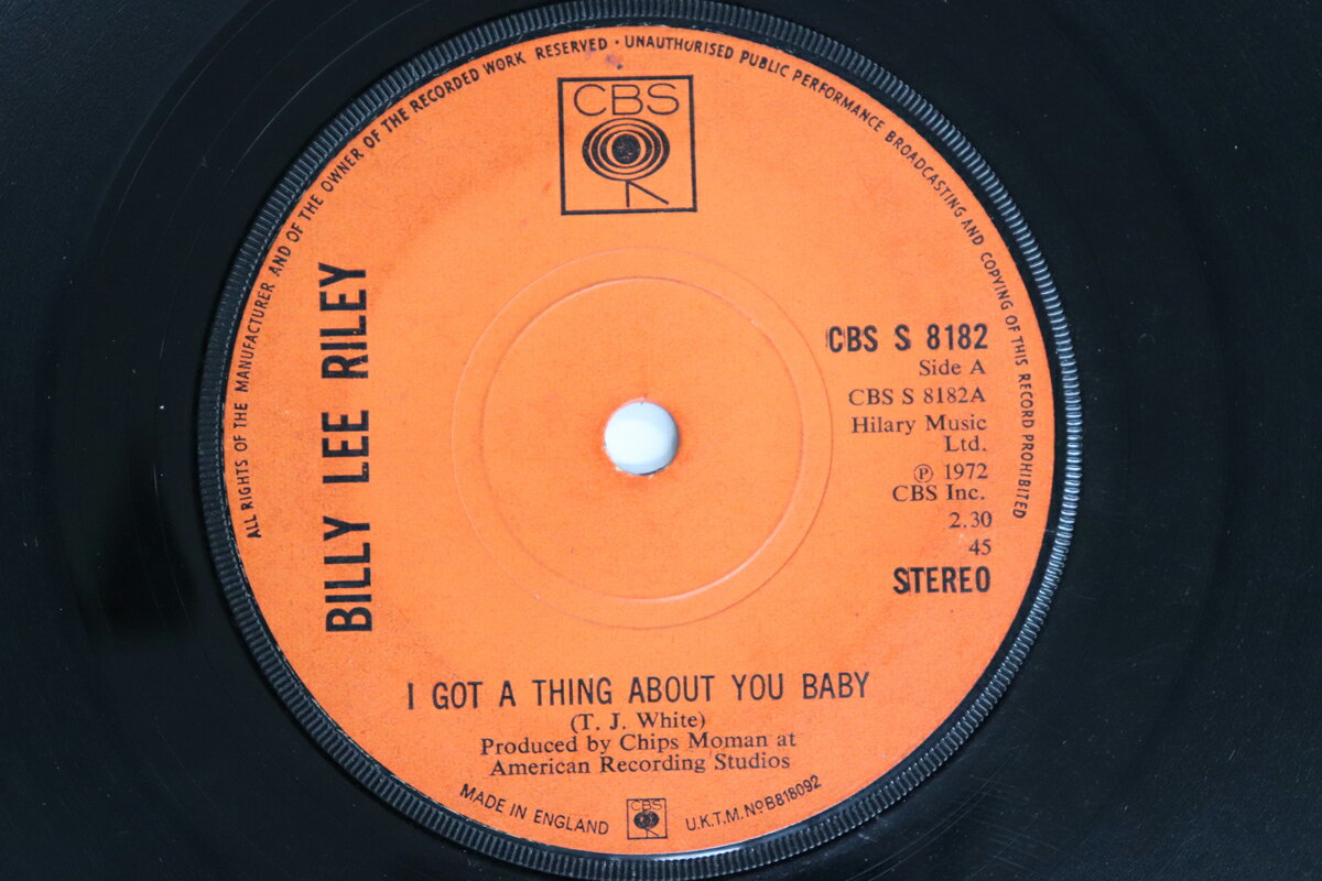 ・アーティスト Billy Lee Riley ・タイトル I Got A Thing About You Baby / You Don't Love Me A.k.a. 'shimmy Shimmy Walk' ・レーベル・型番 CBS CBSS8182 ・フォーマット 7インチレコード ・コンディション(盤) 良い (VG+) ・コンディション(ジャケット) ・コンディション(帯) オビなし ・特記事項 【盤に薄い跡】【盤に短いヘアライン】 実際に発送される商品の画像です 【ご購入前に必ずご確認ください】 ・本店サイト(www.recordcity.jp)とは価格、送料が違います ・本店サイト、その他支店のオーダーとは同梱発送できません ・注文確定後に別の注文を頂いた場合、注文同士の同梱は致しかねます。 ・別倉庫から発送しているため、店頭受け渡しは対応しておりません ・一部商品は他の通販サイトでも販売しているため、ご注文のタイミングによっては商品のご用意ができない場合がございます。 ・土日祝日はお休みです 金曜・祝前日9時以降のご連絡またはご入金は、返答または発送が週明け・祝日明けに順次対応となります。 ・ご購入後のキャンセル不可 ご購入後のキャンセルはいかなる理由においてもお受けできません。ご了承の上、ご購入くださいませ。 ・日本郵便(ゆうパック/ゆうメール)によるお届けになります。 ・中古品であることをご理解ください 当ストアでは中古商品を主に販売しております。中古品であることをご理解の上ご購入ください。また、一部商品はRecordCityオンラインストアで試聴可能です。 ・返品について お客様のご都合による返品は一切承っておりません。 表記の内容と実際の商品に相違がある場合、また針飛び等で返品・返金をご希望される場合は、商品の到着後1週間以内にご連絡ください。商品の返送をこちらで確認後、キャンセル・返金を行います。 コンディションVG以下の商品は返品できません。プレイに影響のない表面のこすれ傷、プレス起因のノイズ盤は返品の対象外です。 【コンディション表記】 ・ほぼ新品(M-)(Like New) 完全な新品。未使用。当店ではほぼ使用しません ・非常に良い(EX)(Excellent) 中古盤として美品な状態。わずかな経年を感じるものの傷みを感じさせない、当店基準で最高の状態 ・良い(VG+)(Very Good Plus) 丁寧に扱われた中古品で、軽い使用感がみられる。 ・可(VG)(Acceptable) 使い込まれた中古品で、「良い」よりもさらに使用感がみられる。 ・悪い(VG-)(Bad) 状態が悪いアイテム。使用の保障はなく、再生不可、針飛び、目立つノイズがあるかもしれない。状態によるクレーム不可。返品不可。 ・非常に悪い(G)(Very Bad) 「悪い」よりさらに状態が悪いアイテム。使用の保障はなく、再生不可、針飛び、目立つノイズがあるかもしれない。状態によるクレーム不可。返品不可。 ・ジャンク(Fair)(Junk/Fair) 割れている、反っている、水ダメージがある、カビ、ジャケットが分離している、ひどい書き込み、ひどい擦れなど最低の状態。使用の保障はなく、再生不可、針飛び、目立つノイズがあるかもしれない。状態によるクレーム不可。返品不可。 ・ジャンク(Poor)(Junk/Poor) 割れている、反っている、水ダメージがある、カビ、ジャケットが分離している、ひどい書き込み、ひどい擦れなど最低の状態。使用の保障はなく、再生不可、針飛び、目立つノイズがあるかもしれない。状態によるクレーム不可。返品不可。