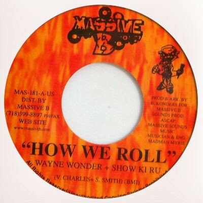 ・アーティスト Wayne Wonder + Showki Ru ・タイトル How We Roll ・レーベル・型番 Massive B MAS181 ・フォーマット 7" ・コンディション(盤) 良い (VG+) ・コンディション(ジャ...
